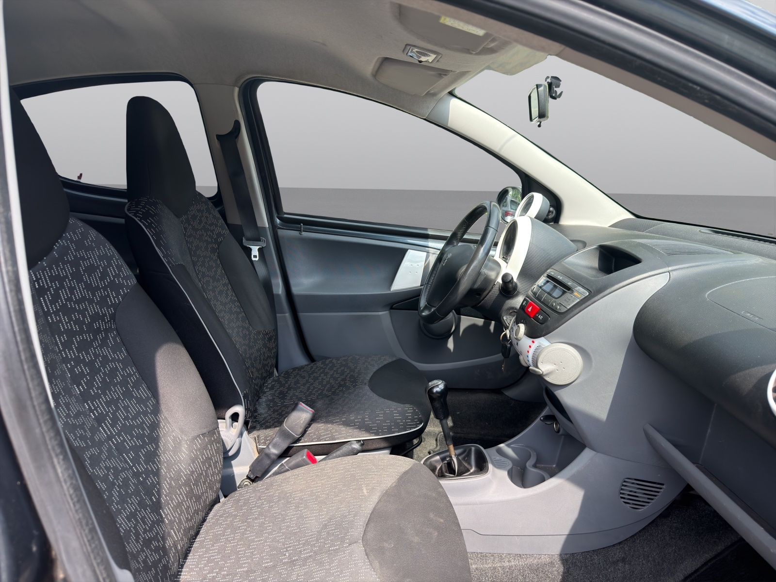 PEUGEOT 107 1.0 Swiss Edition-showroom-element-1