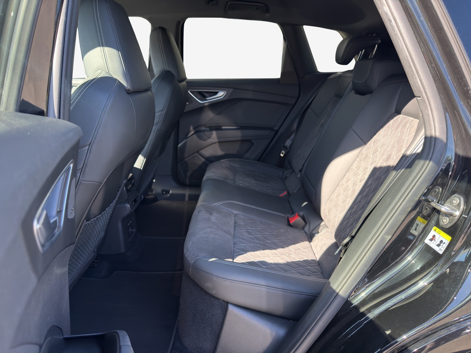AUDI Q4 e-tron 40-image-12
