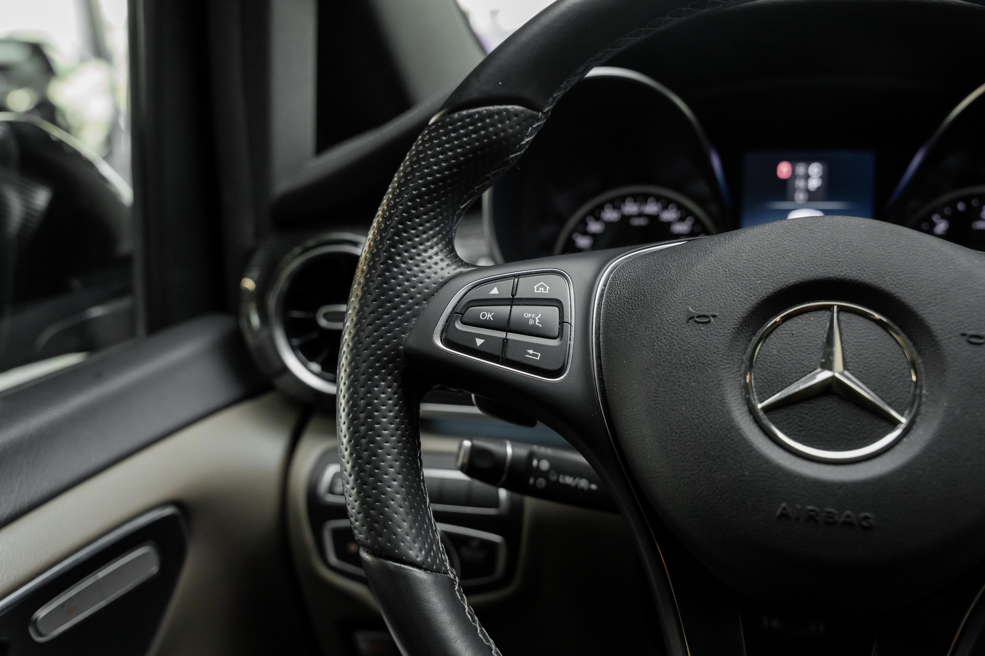 MERCEDES-BENZ V 250 d extralang Avantgarde 4Matic 9G-Tronic-image-20