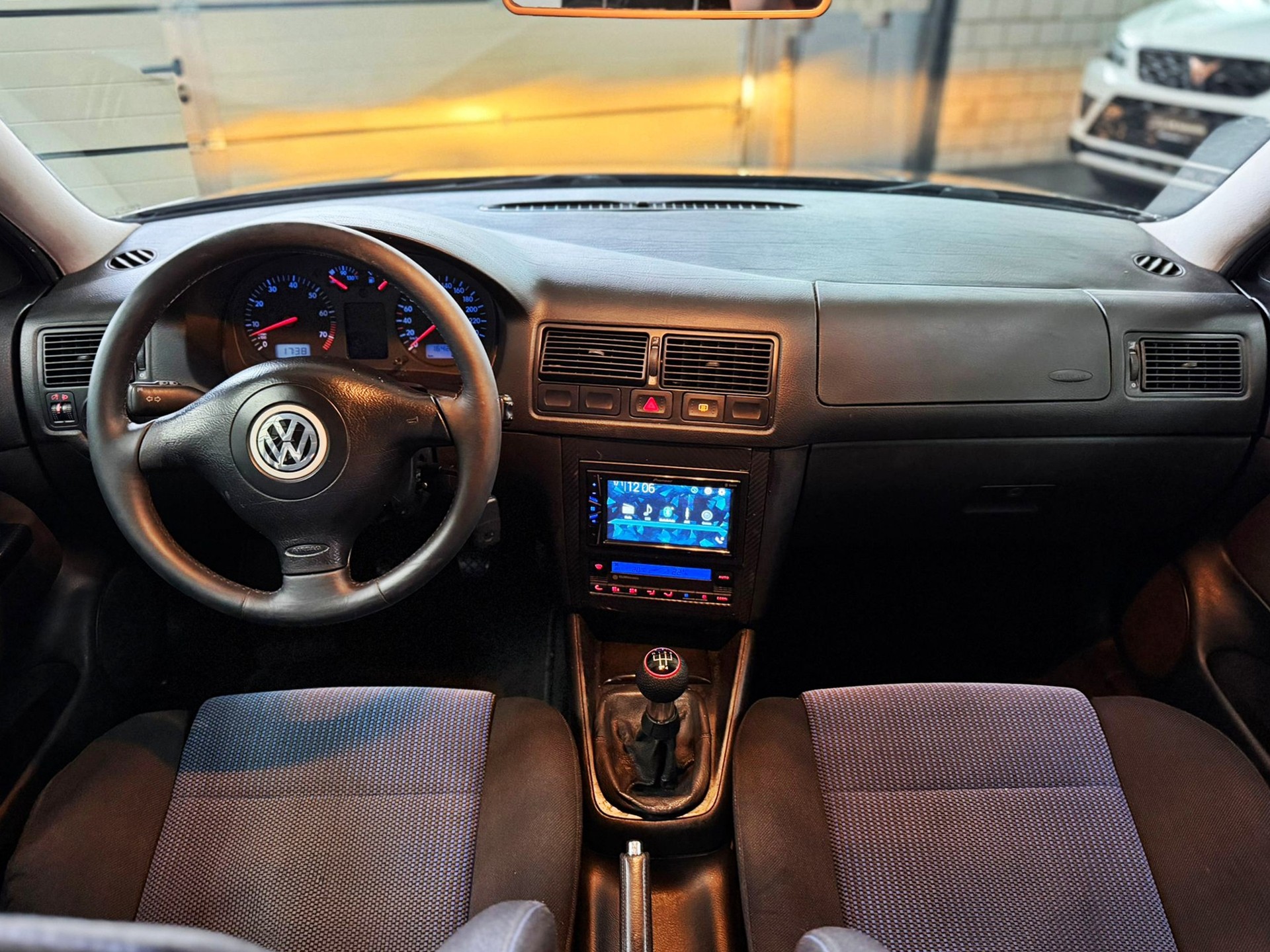 VW Golf 1.8 T GTI-image-12