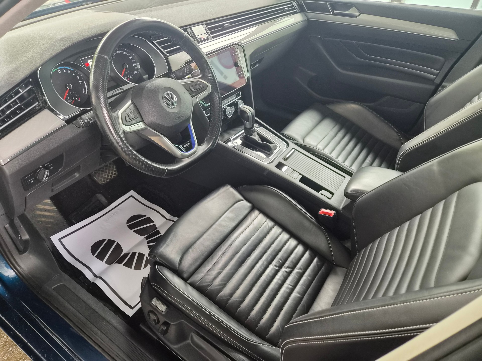 VW Passat Variant 1.4 TSI GTE Hybrid DSG-image-11