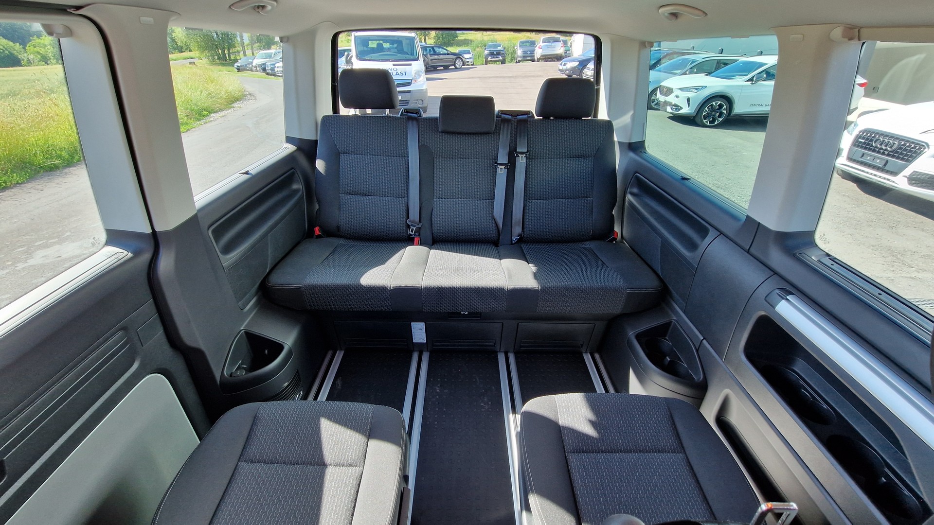 VW T6 Multivan 2.0 TDI Trendline Liberty DSG-image-11