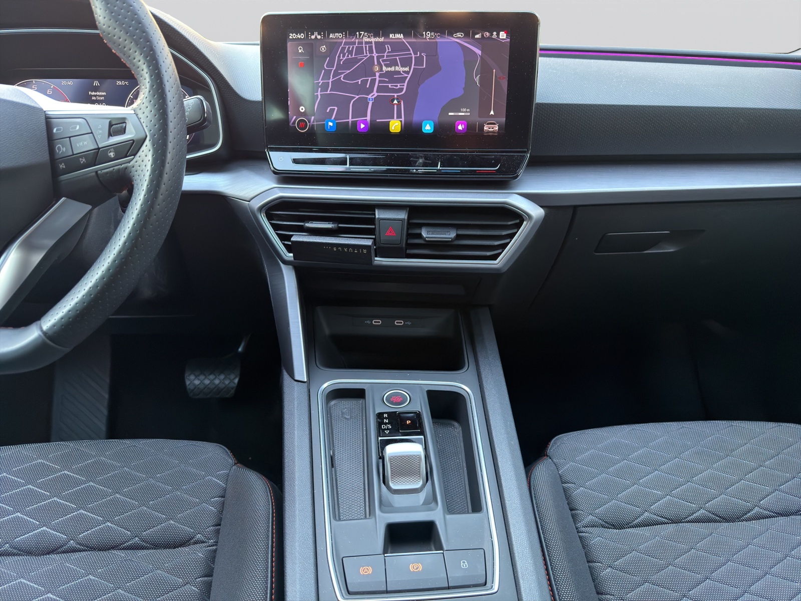 SEAT Leon ST 1.5 eTSI mHEV DSG FR-image-17