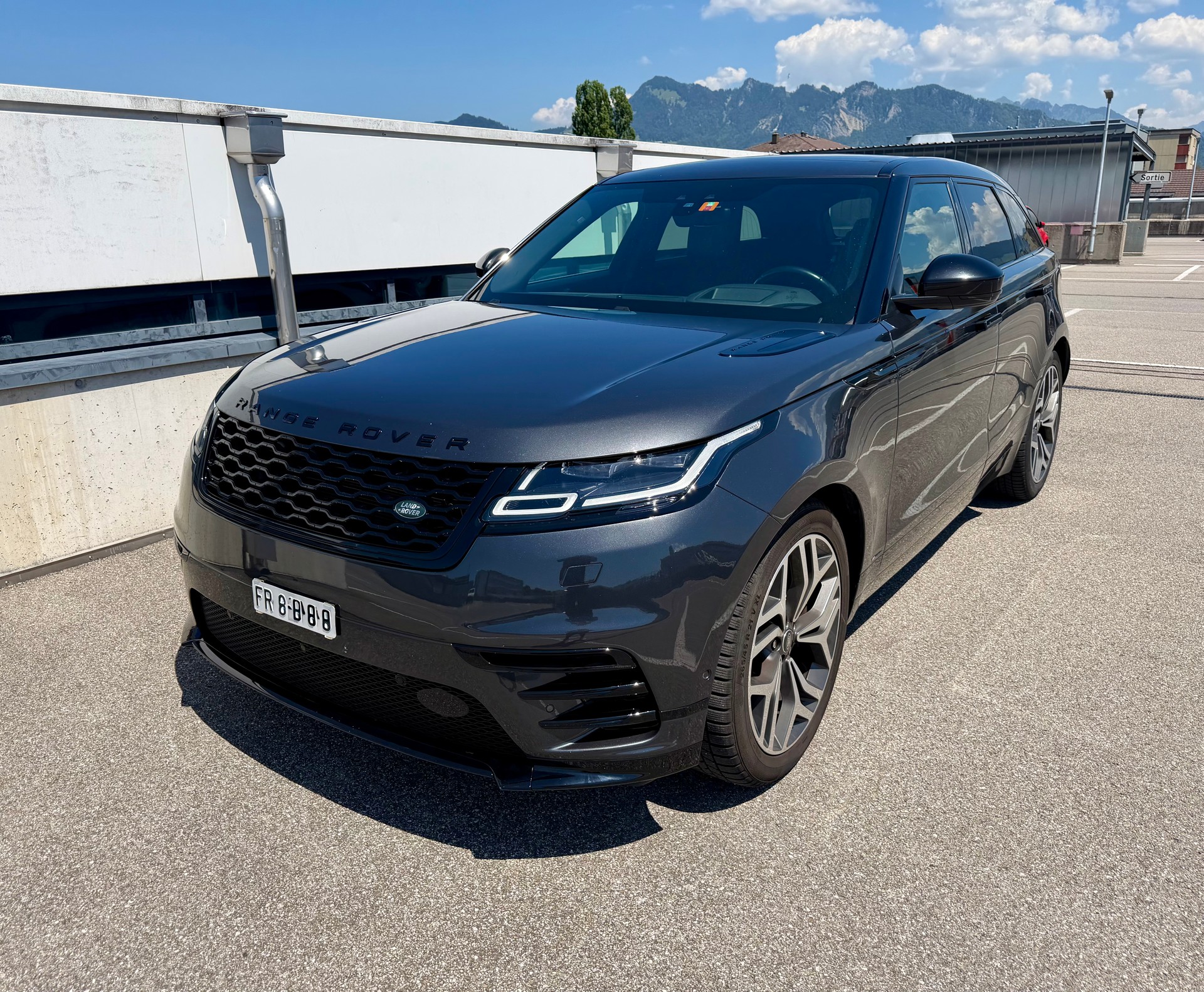 LAND ROVER 3.0 V6 R-Dynamic HSE-image-0
