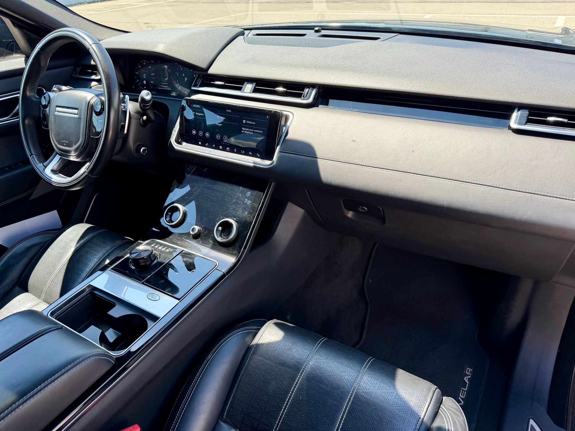 LAND ROVER 3.0 V6 R-Dynamic HSE-image-4