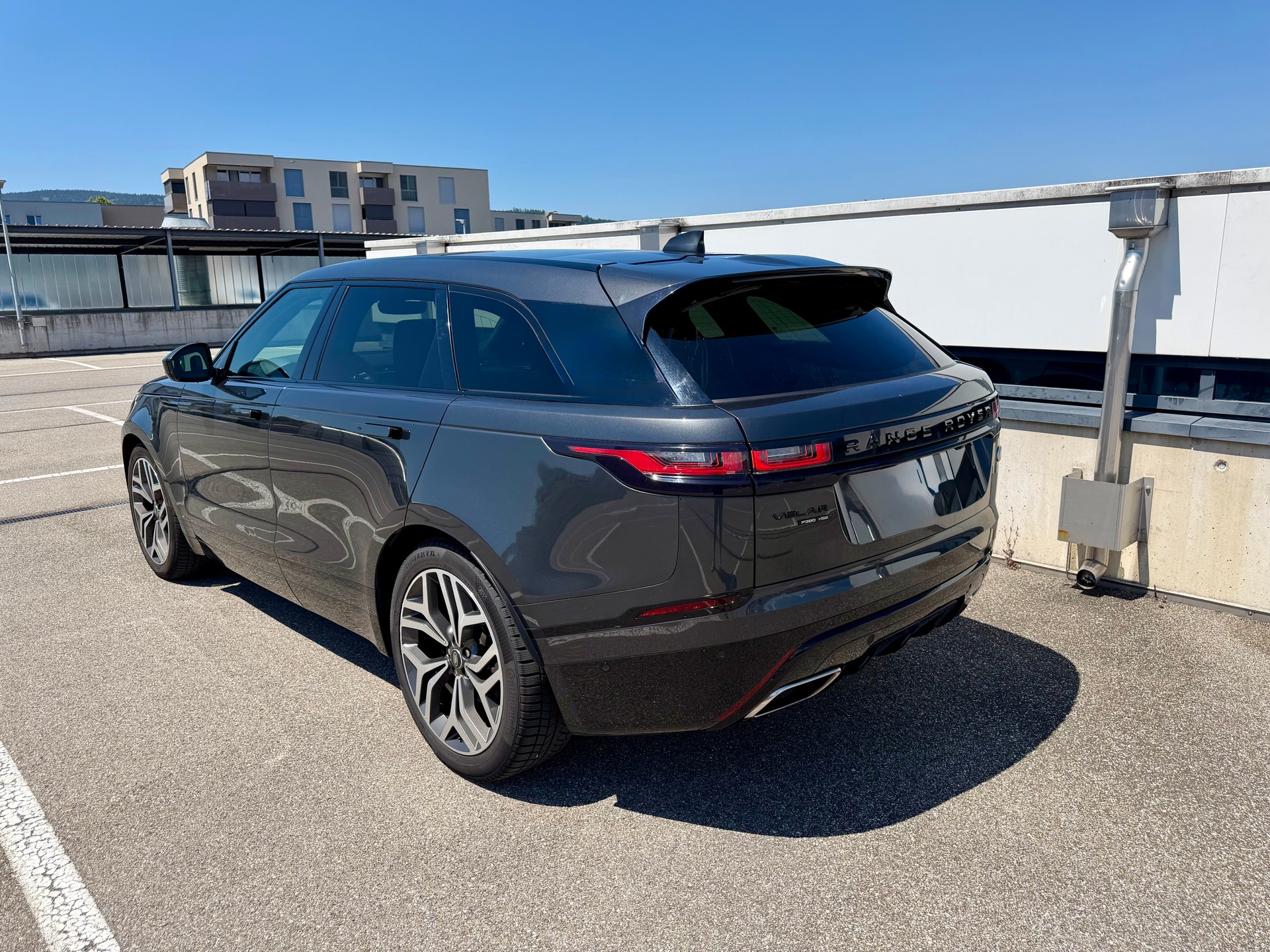 LAND ROVER 3.0 V6 R-Dynamic HSE-image-2