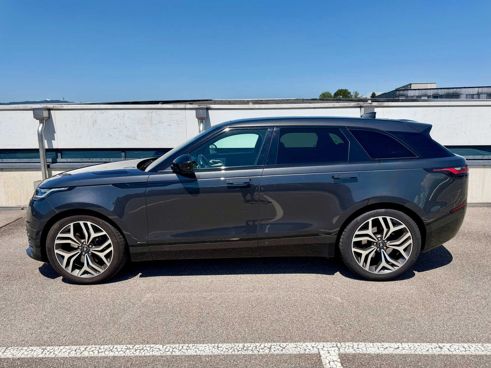 LAND ROVER 3.0 V6 R-Dynamic HSE-image-1