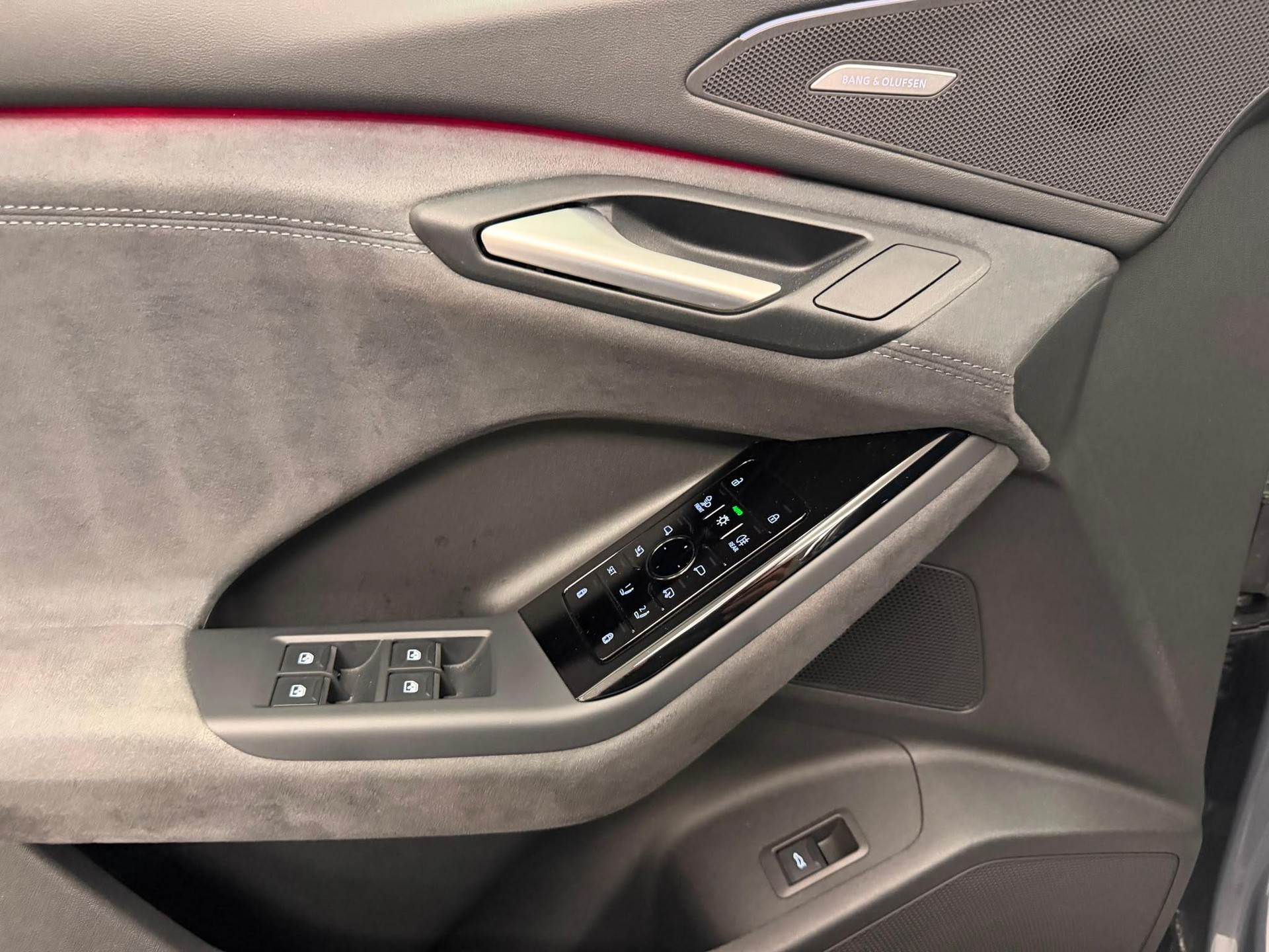 AUDI Q6 e-tron quattro-image-15