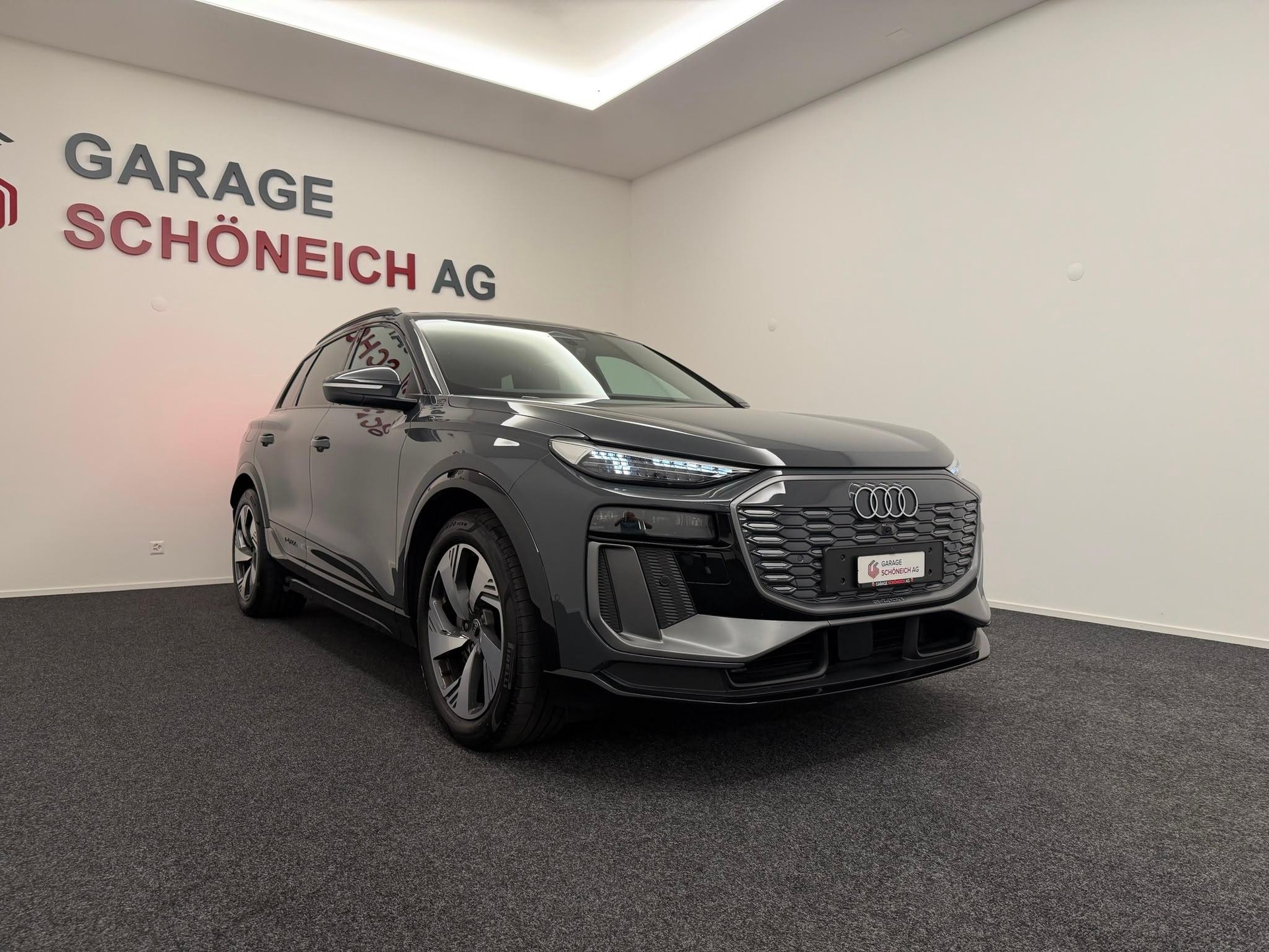 AUDI Q6 e-tron quattro-image-2