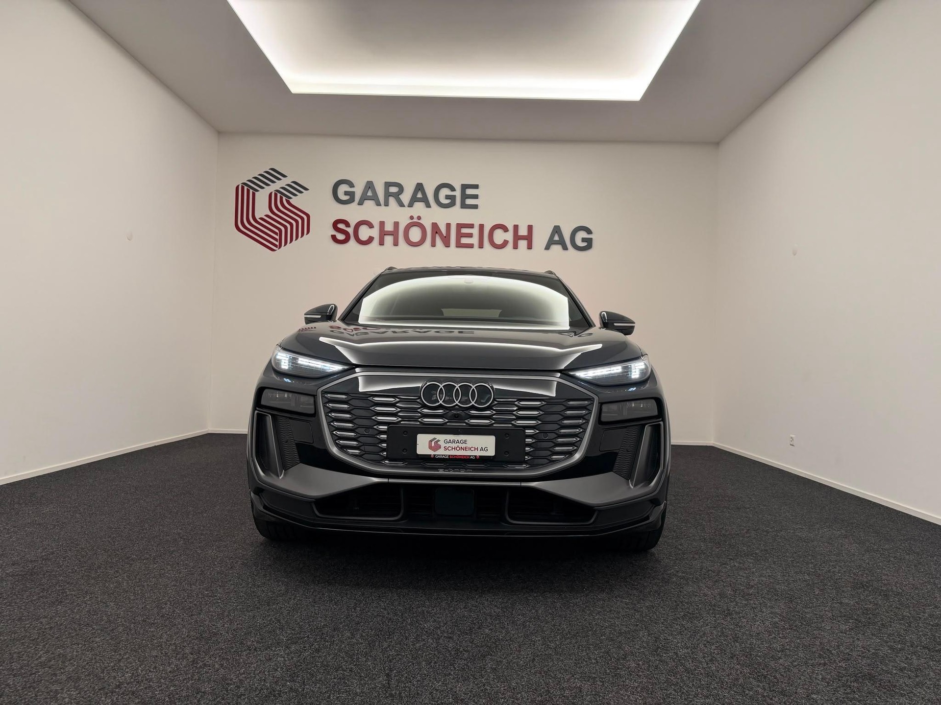 AUDI Q6 e-tron quattro-image-1