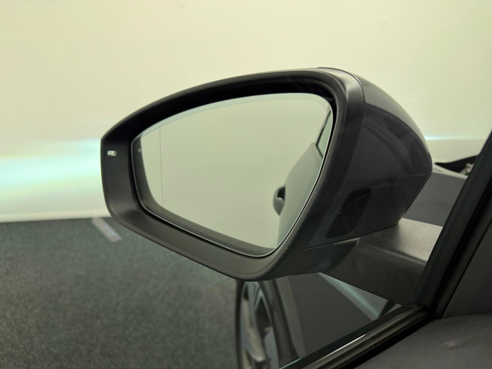 AUDI Q6 e-tron quattro-image-17