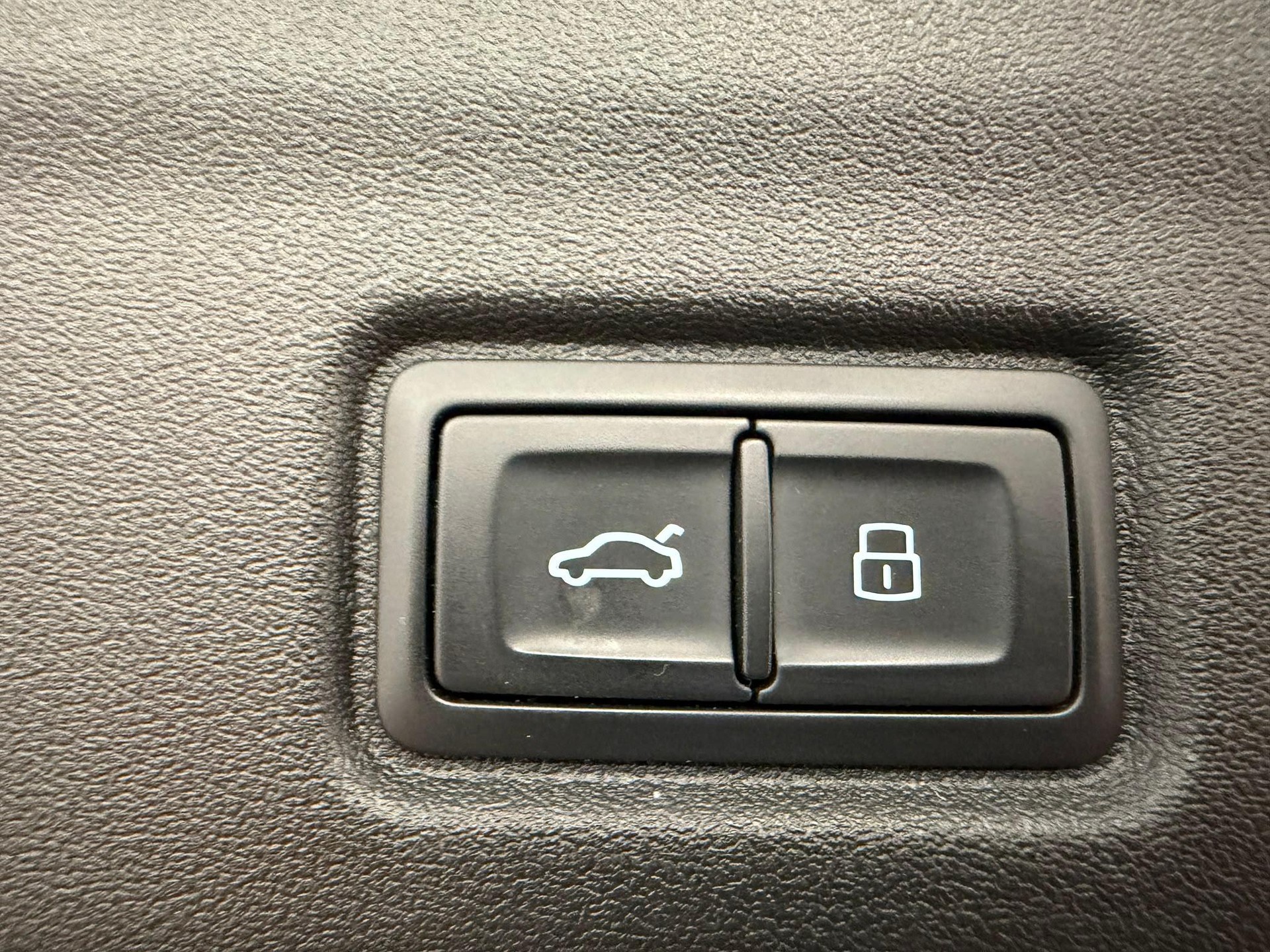 AUDI Q6 e-tron quattro-image-16