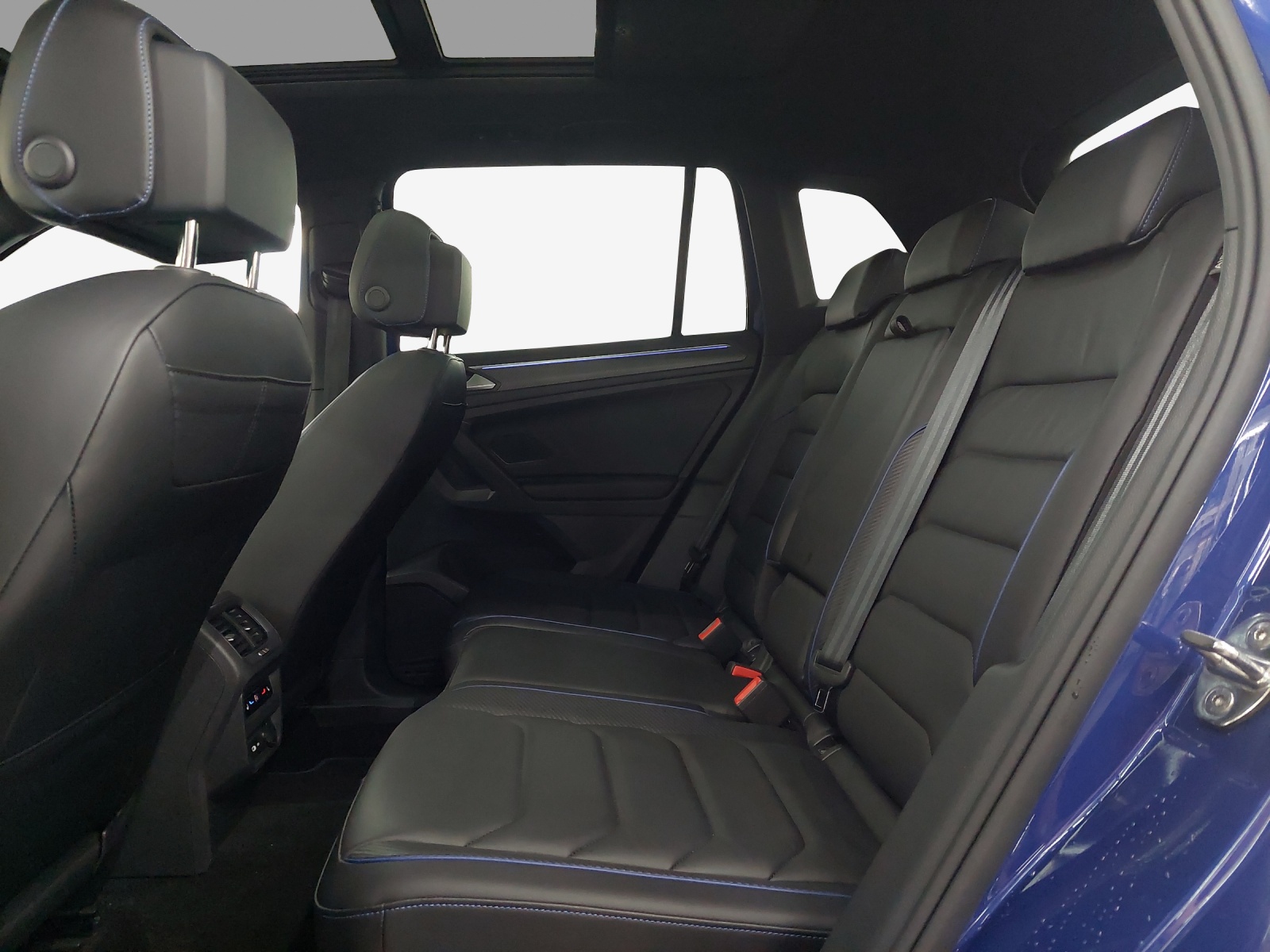 VW Tiguan 2.0TSI R 4Motion DSG-image-11
