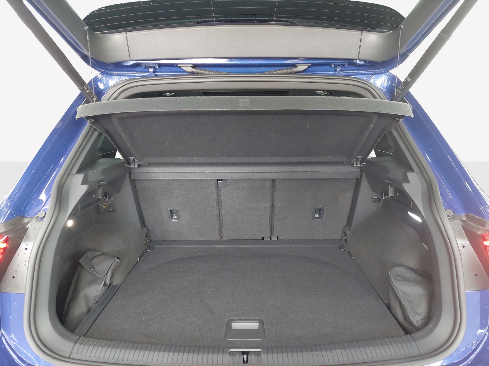 VW Tiguan 2.0TSI R 4Motion DSG-image-12