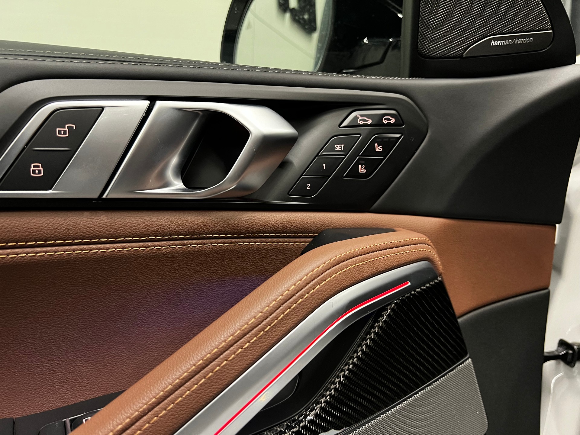 BMW X6 M50d-image-12