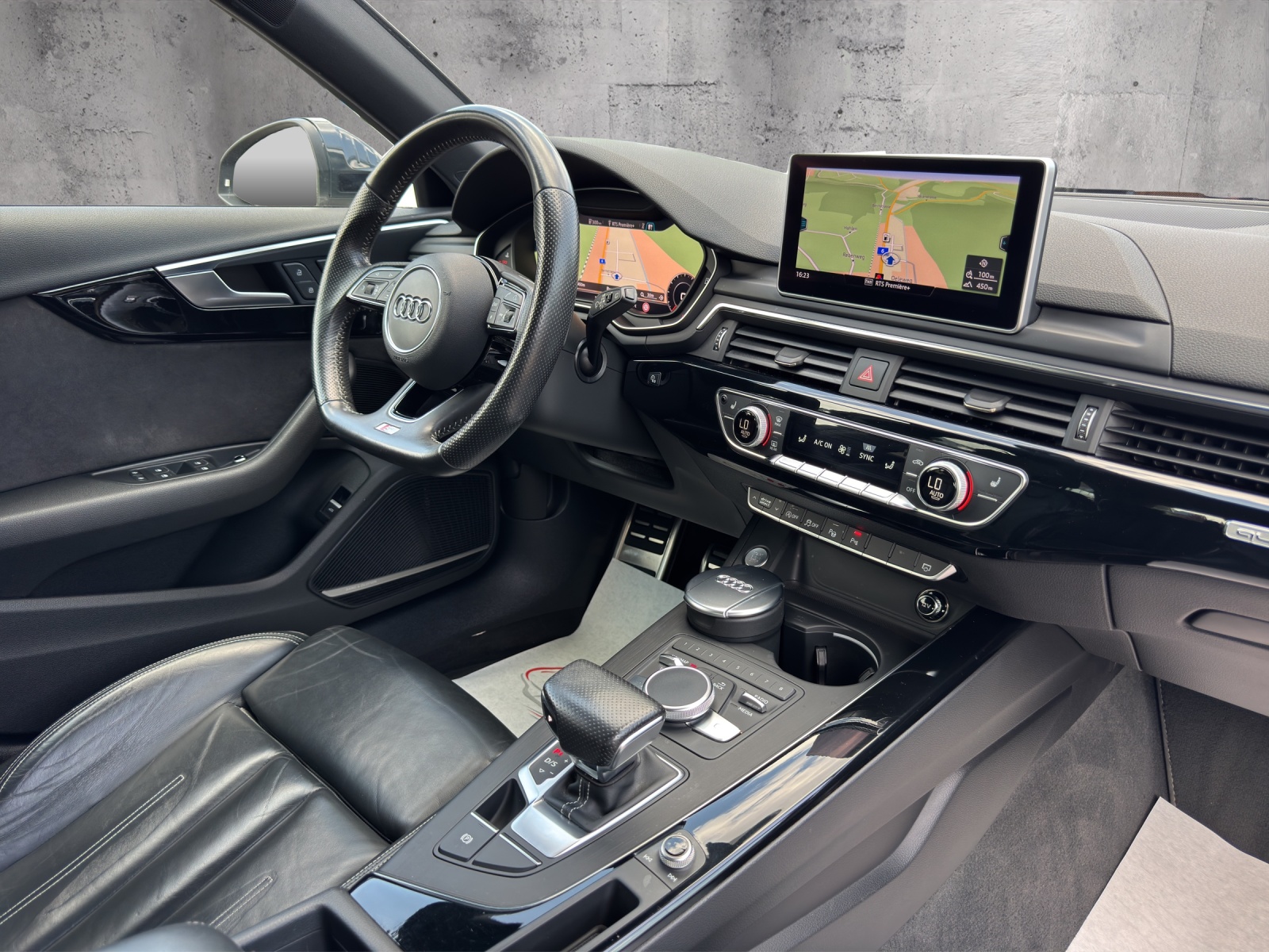 AUDI A4 Avant 3.0 TDI Sport quattro S-Line-image-12