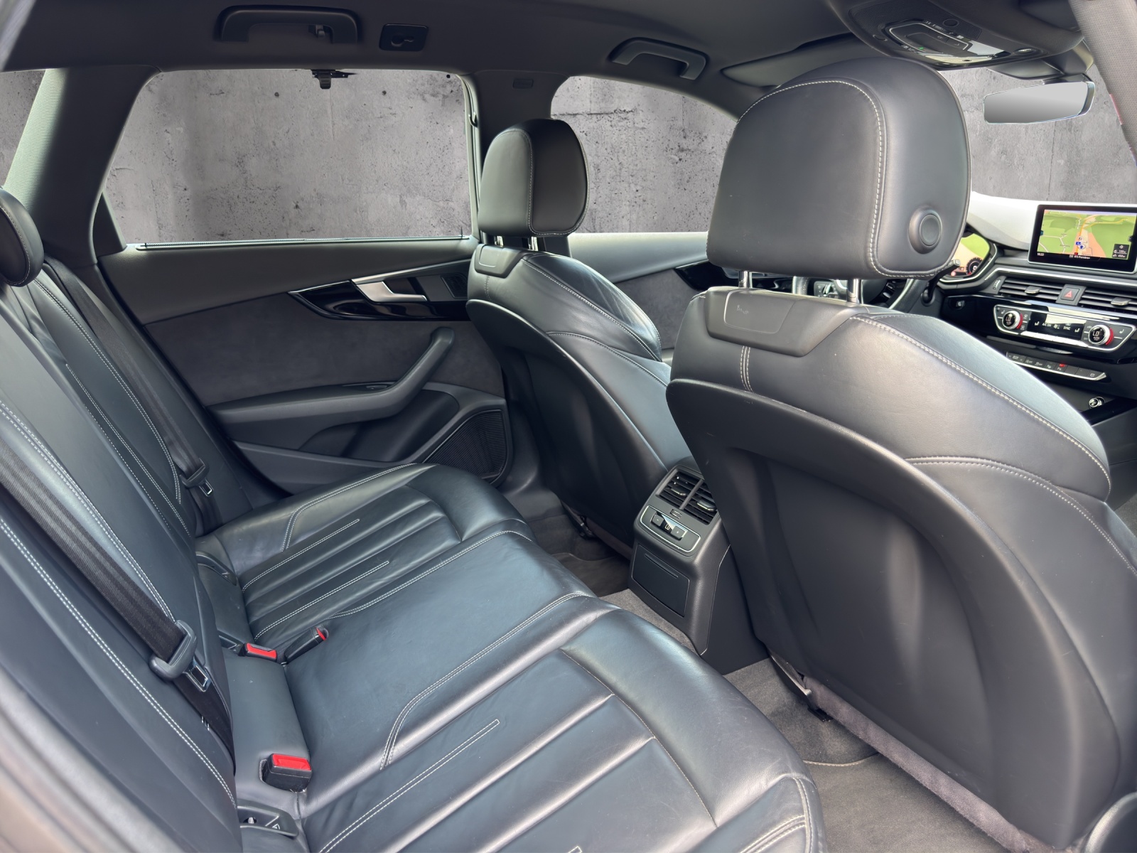 AUDI A4 Avant 3.0 TDI Sport quattro S-Line-image-14