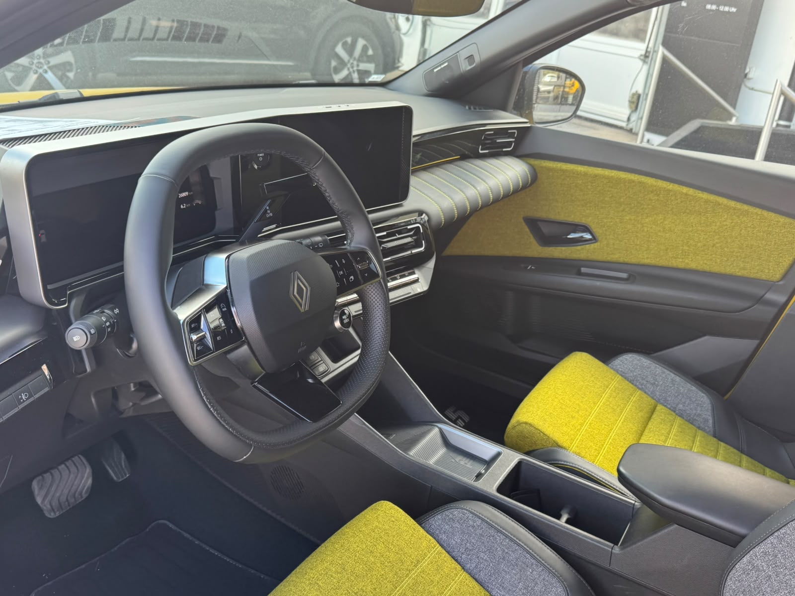 RENAULT R5 E-Tech Comfort Range iconic five-image-4