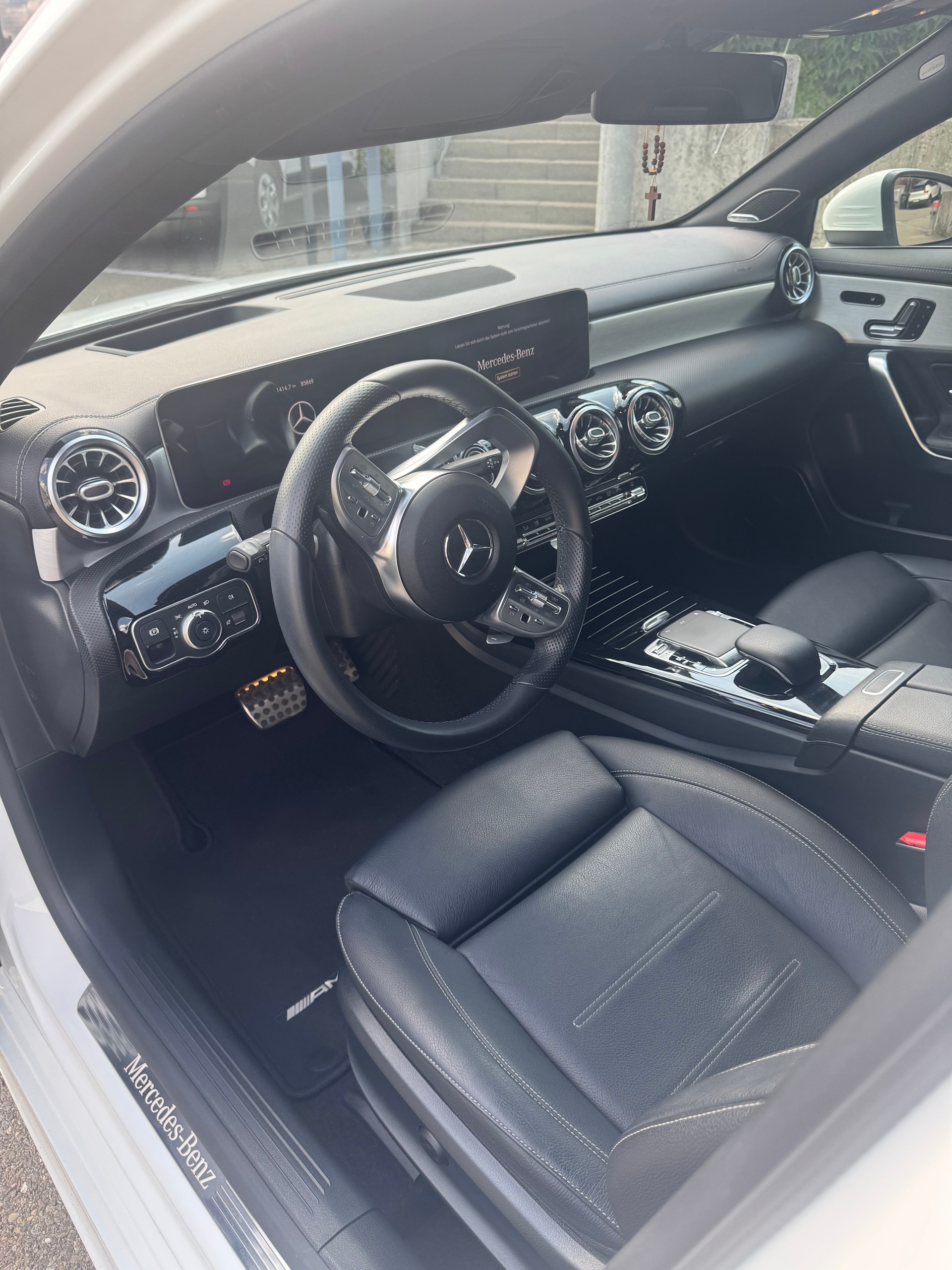 MERCEDES-BENZ A 200 AMG Line-image-4