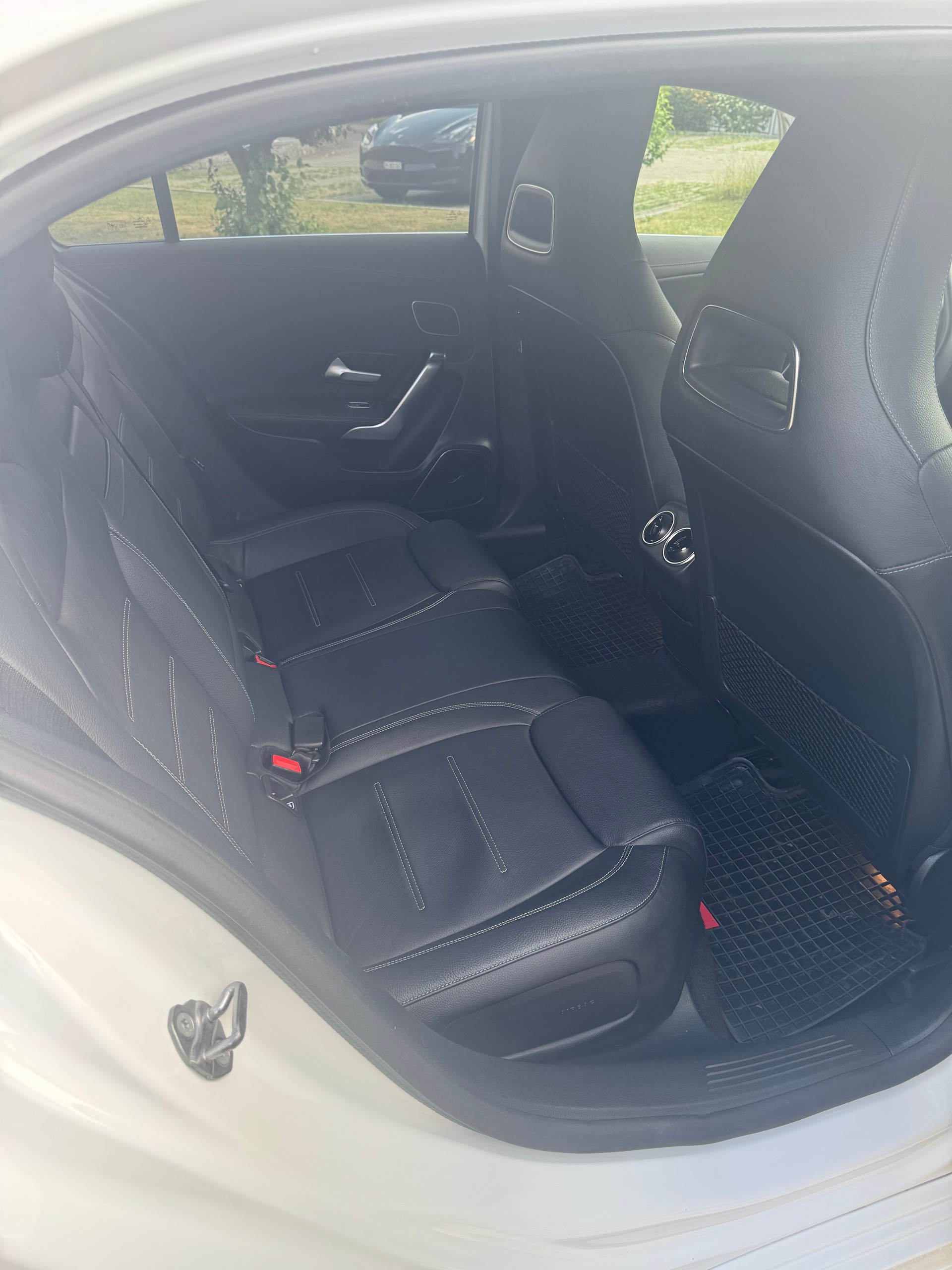 MERCEDES-BENZ A 200 AMG Line-image-5