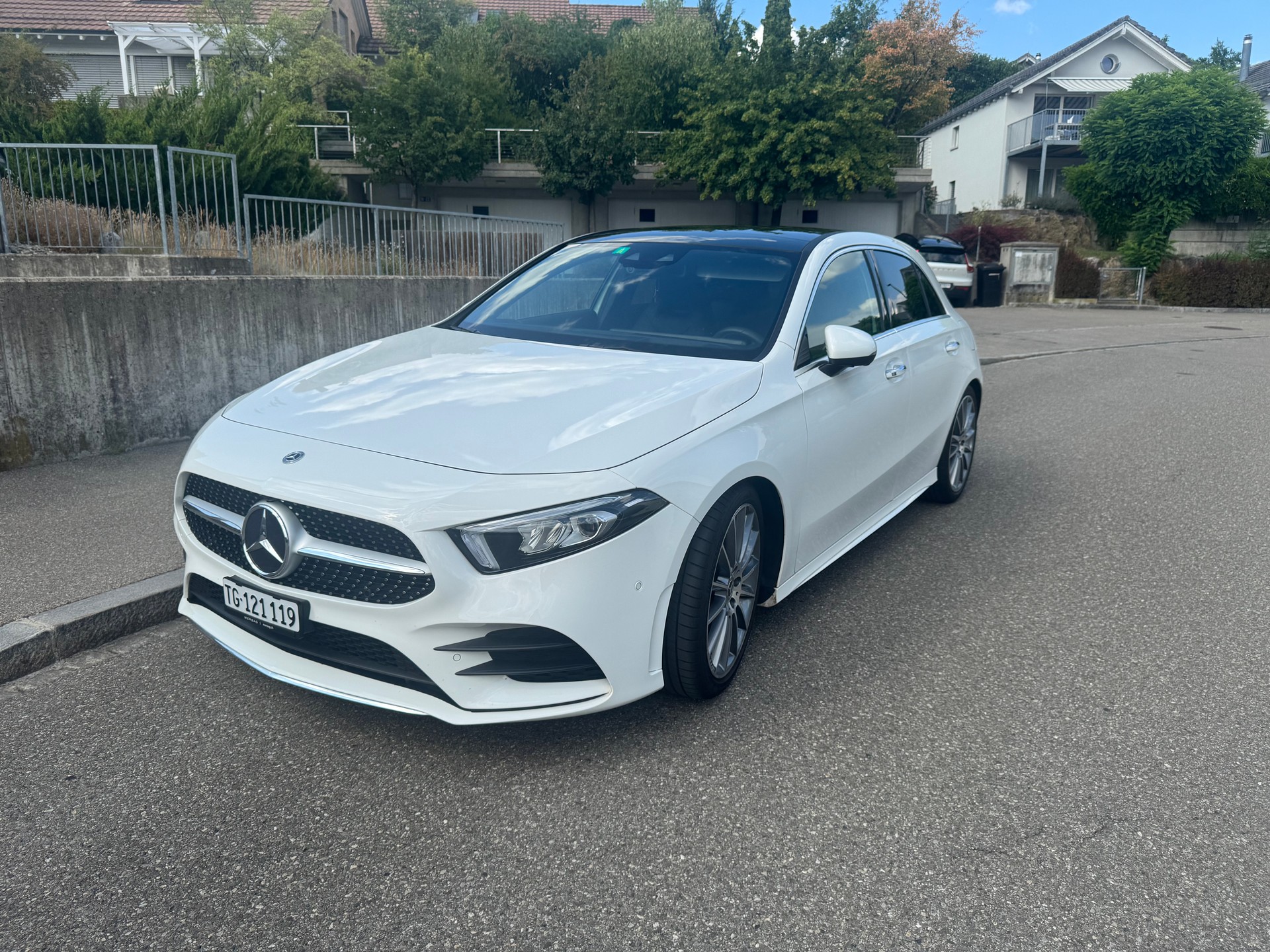 MERCEDES-BENZ A 200 AMG Line-image-1