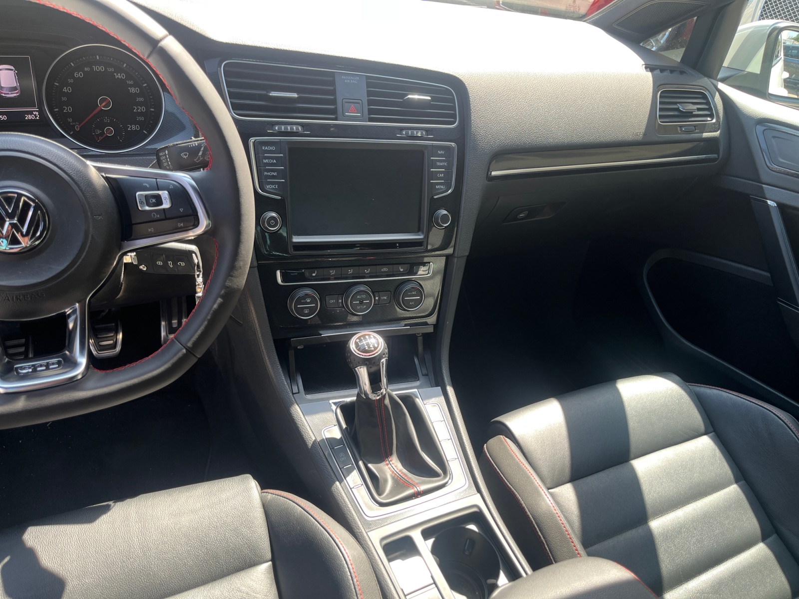 VW Golf 2.0 TSI GTI-image-9