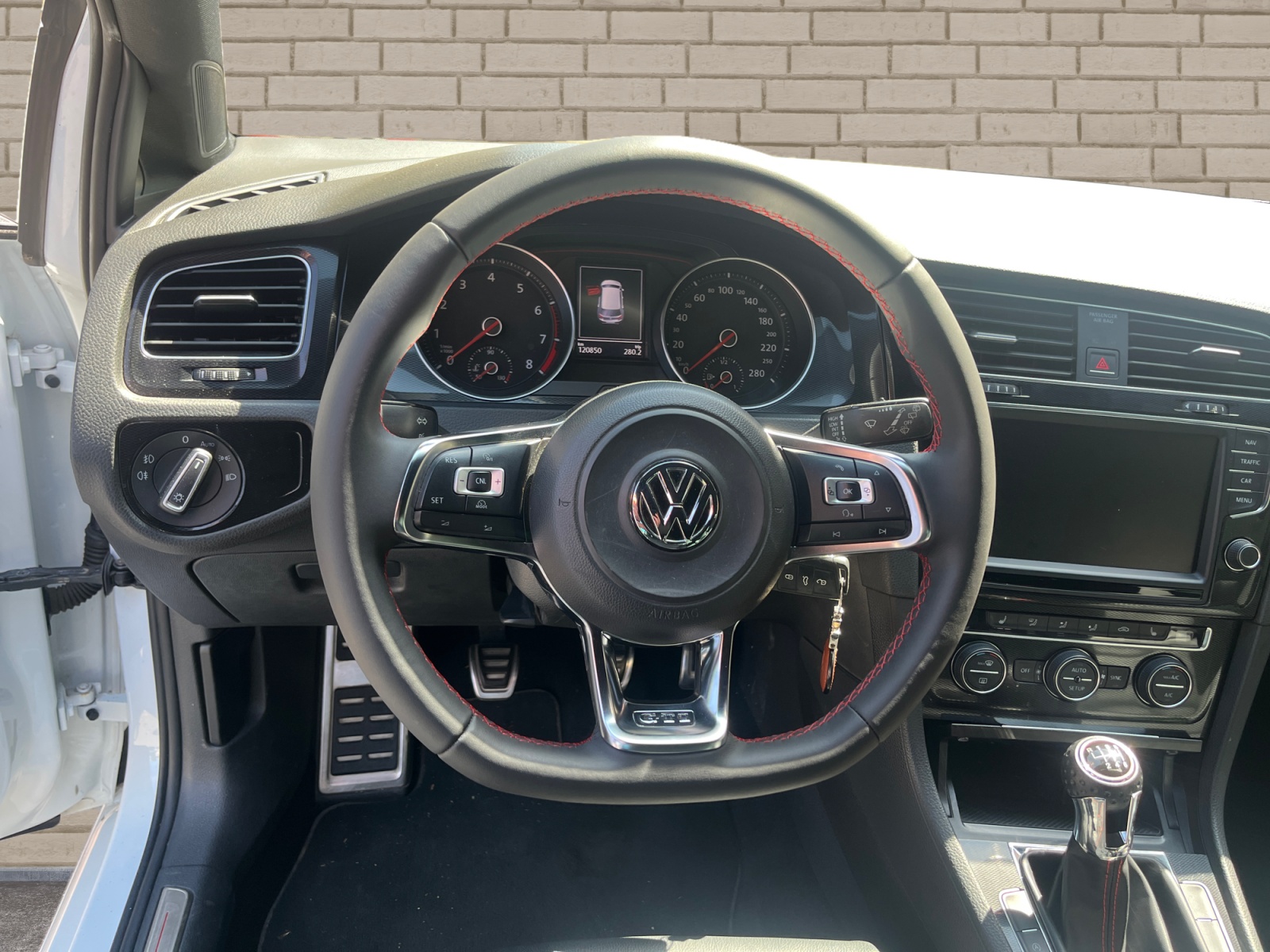 VW Golf 2.0 TSI GTI-image-8