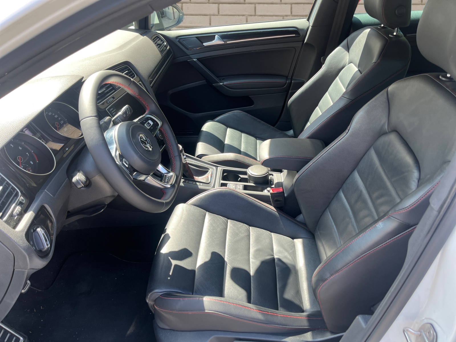 VW Golf 2.0 TSI GTI-image-5