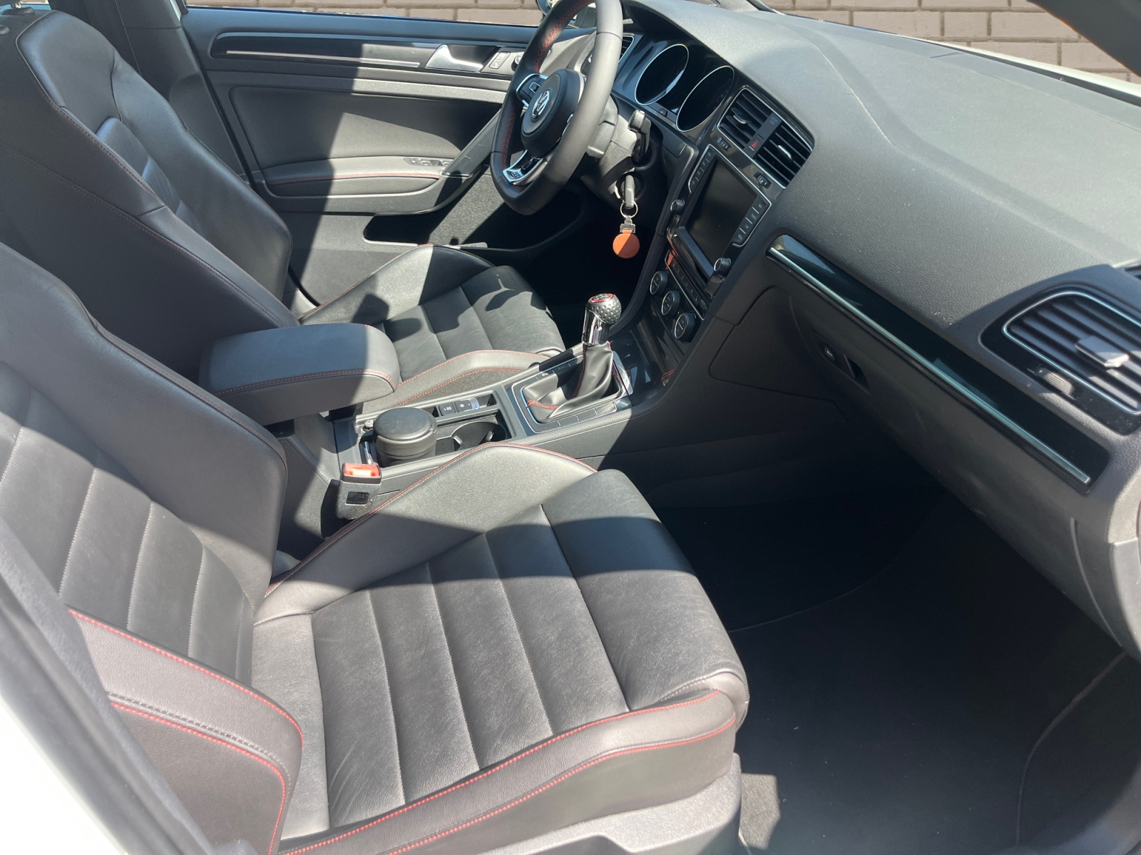 VW Golf 2.0 TSI GTI-image-11