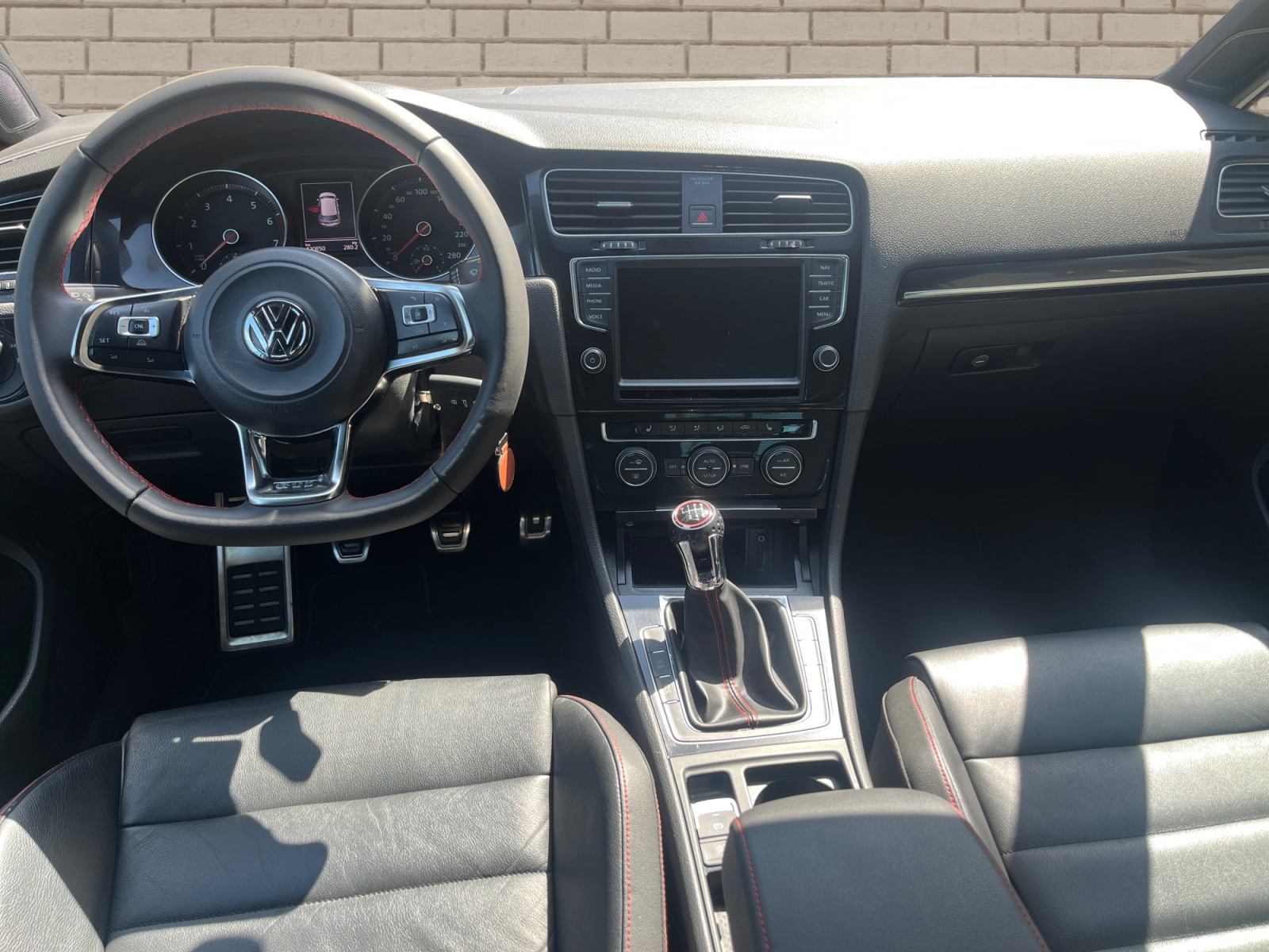 VW Golf 2.0 TSI GTI-image-7