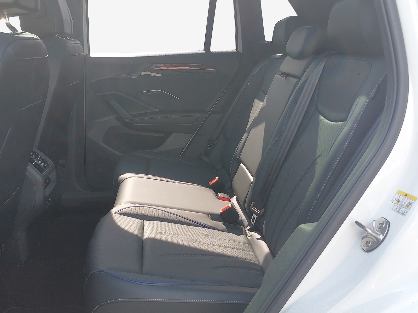 VW Tiguan 2.0 TSI DSG R-Line Plus 4Motion-image-11