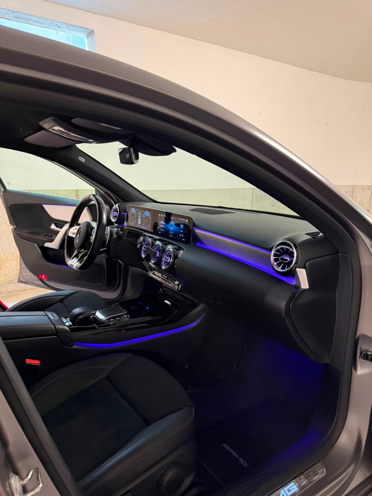 MERCEDES-BENZ A 35 AMG 4matic-image-4