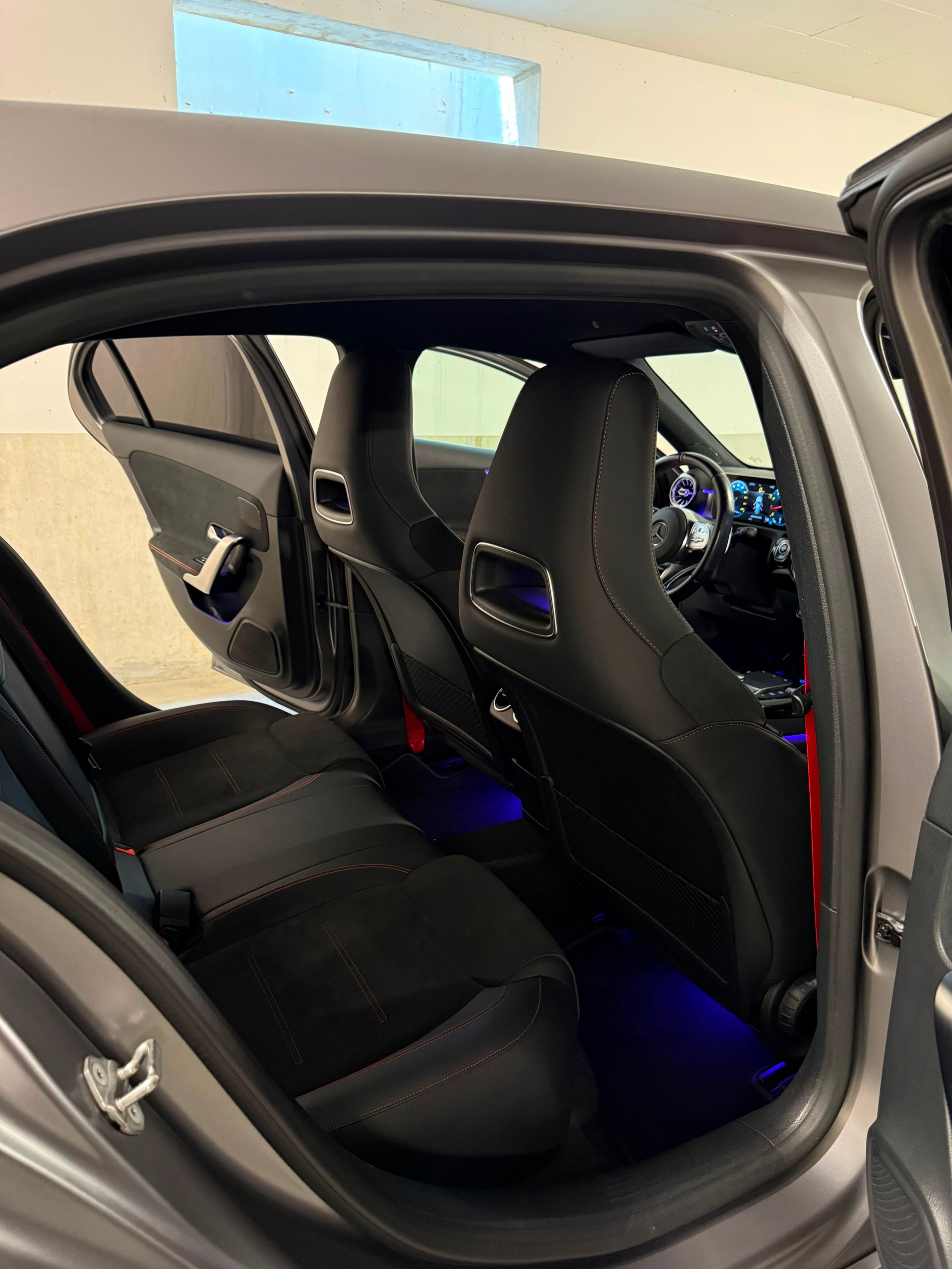 MERCEDES-BENZ A 35 AMG 4matic-image-5
