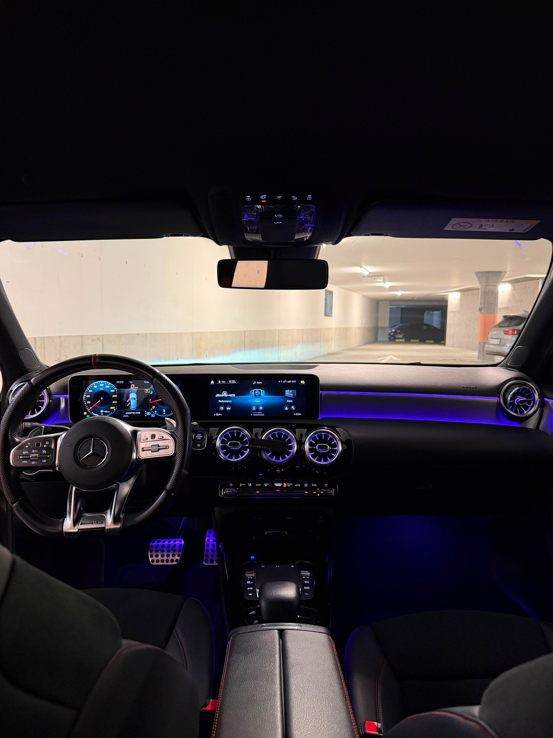MERCEDES-BENZ A 35 AMG 4matic-image-3