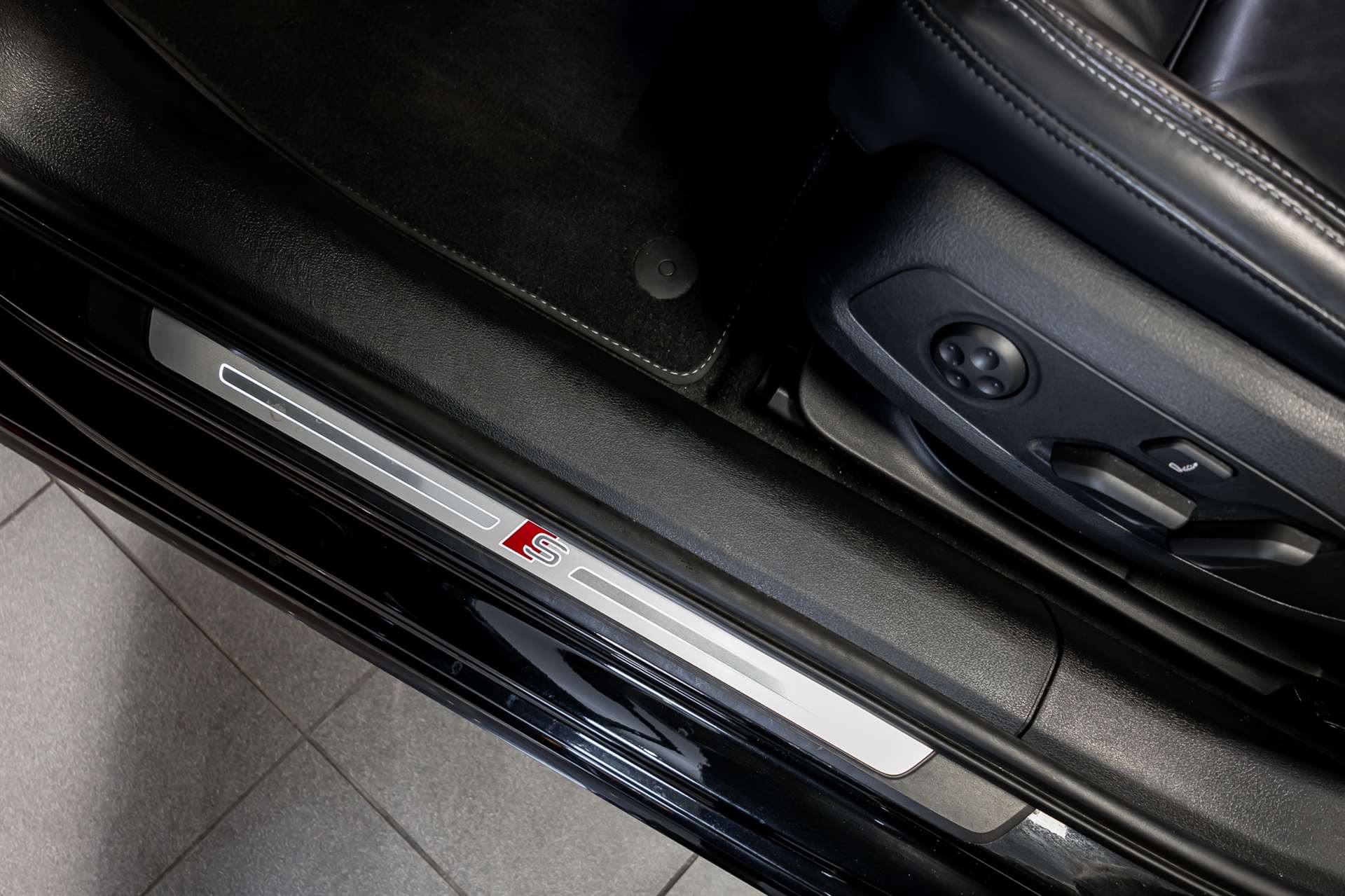 AUDI A4 Avant 50 TDI S line quattro tiptronic-image-12