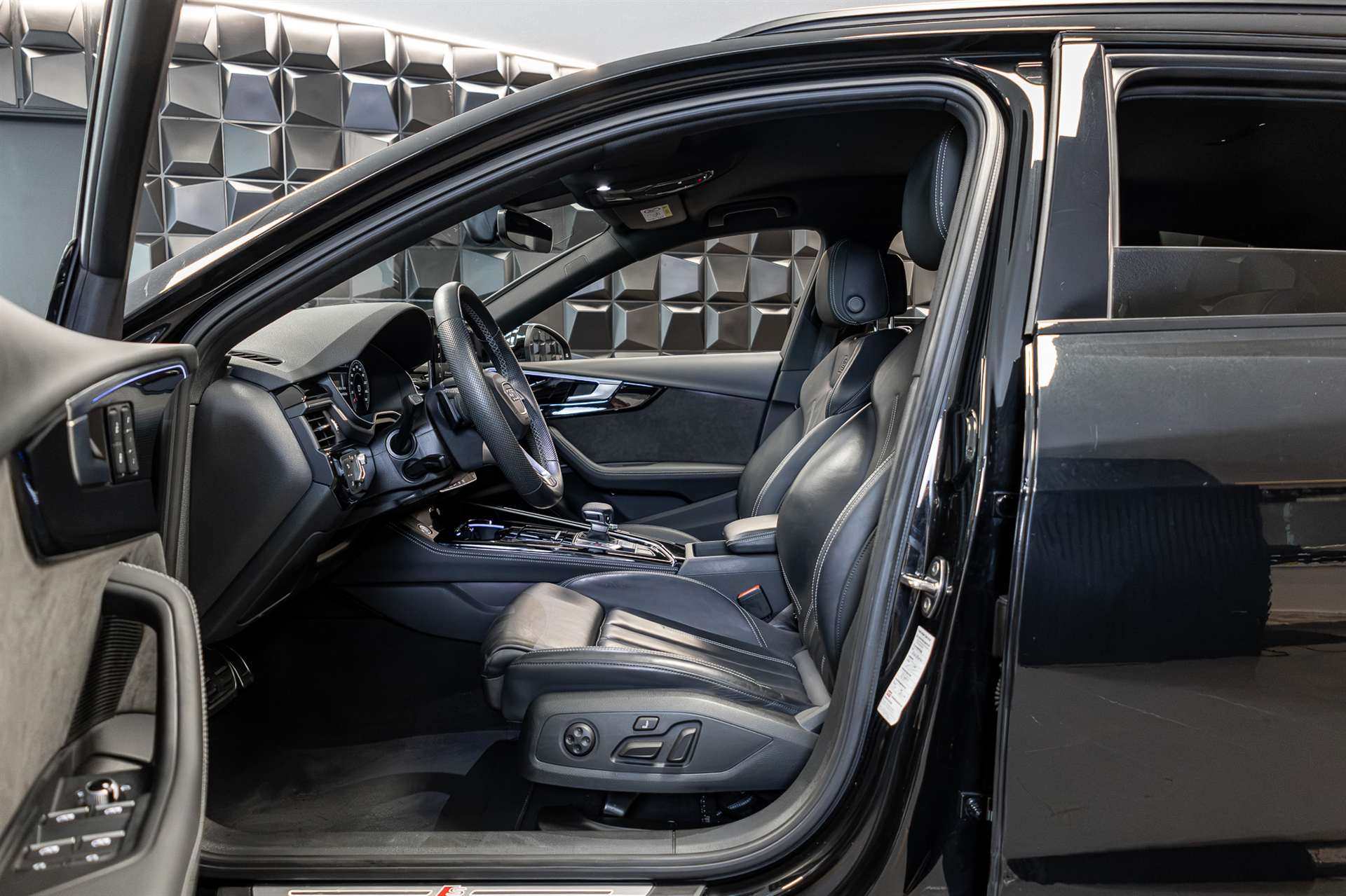 AUDI A4 Avant 50 TDI S line quattro tiptronic-image-11