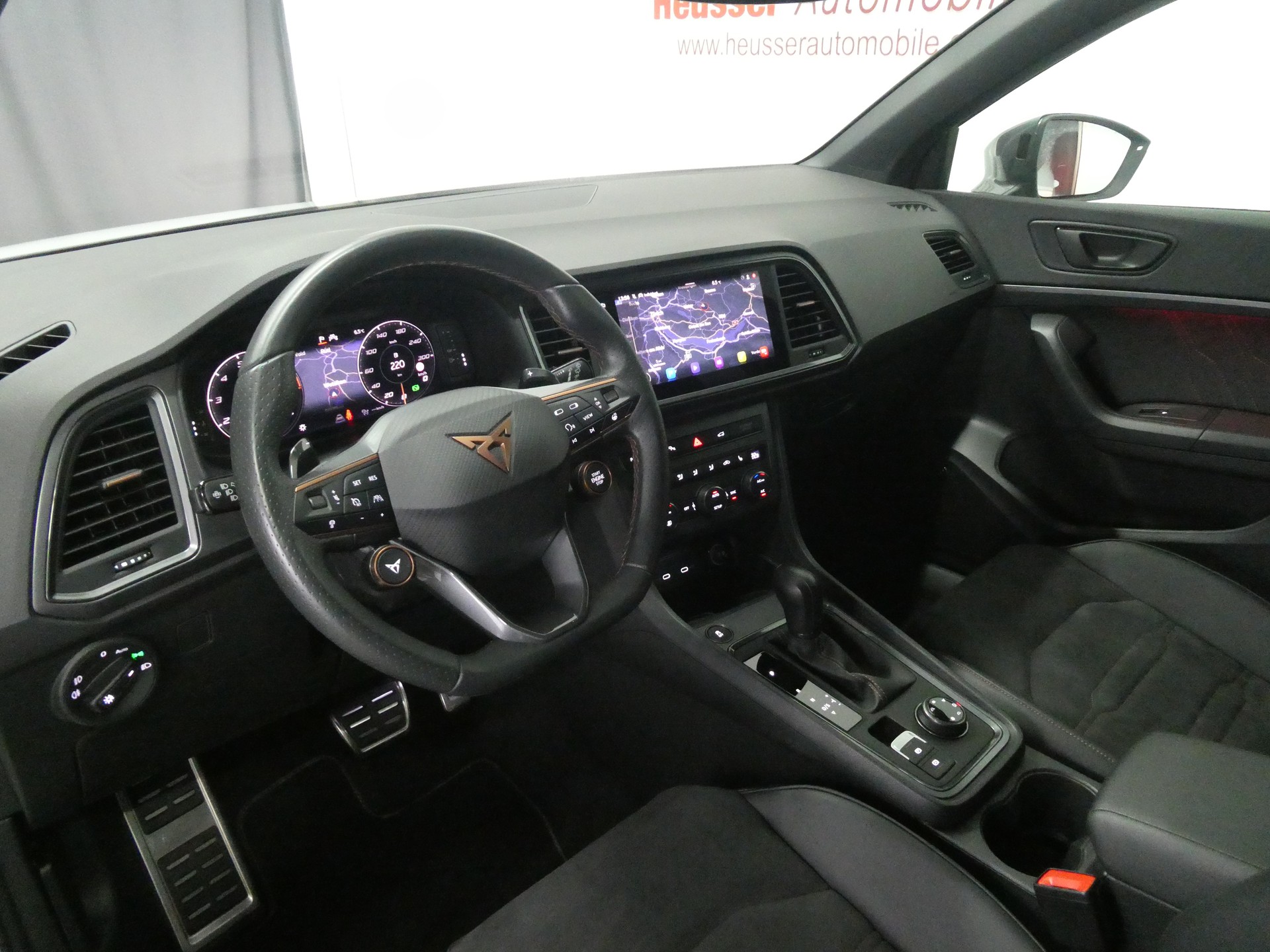 CUPRA Ateca 2.0TSI VZ 4Drive DSG - Panorama - Navi - AKRAPOVIC - Beats - Sportsitze - Sitzmemory - 360° Kamera - AHK - 300 PS-image-8