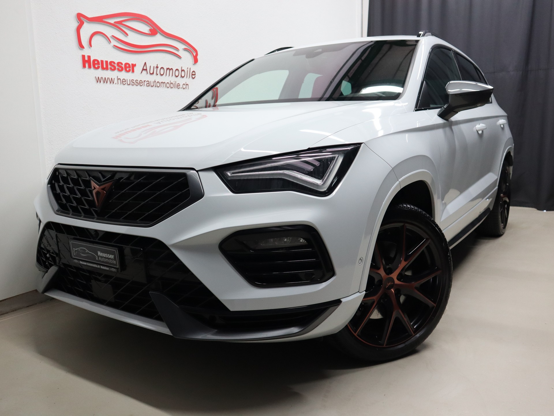 CUPRA Ateca 2.0TSI VZ 4Drive DSG - Panorama - Navi - AKRAPOVIC - Beats - Sportsitze - Sitzmemory - 360° Kamera - AHK - 300 PS-image-0