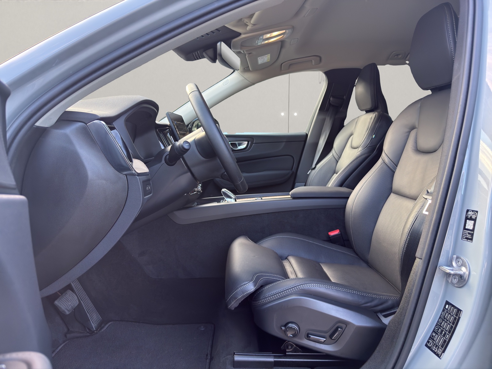 VOLVO XC60 2.0 T6 TE Plus Dark eAWD-image-8