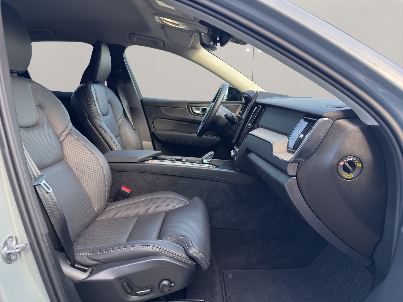 VOLVO XC60 2.0 T6 TE Plus Dark eAWD-image-7