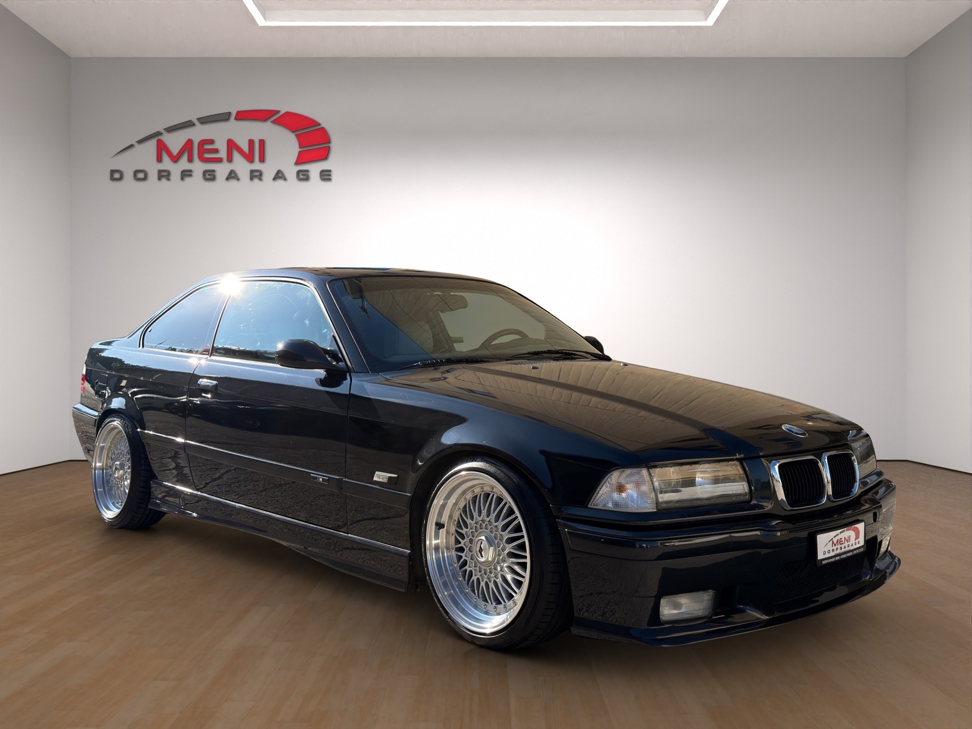 BMW 328i A Coupé-image-0