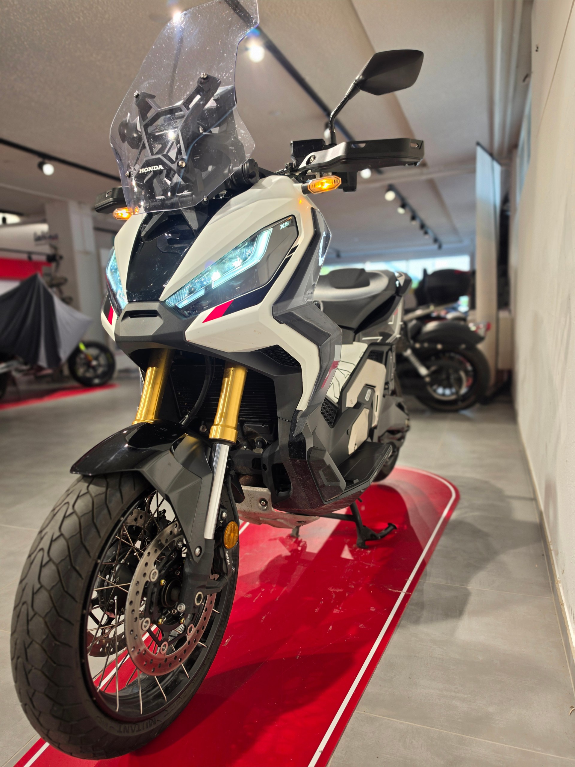 HONDA X-ADV 750-image-4