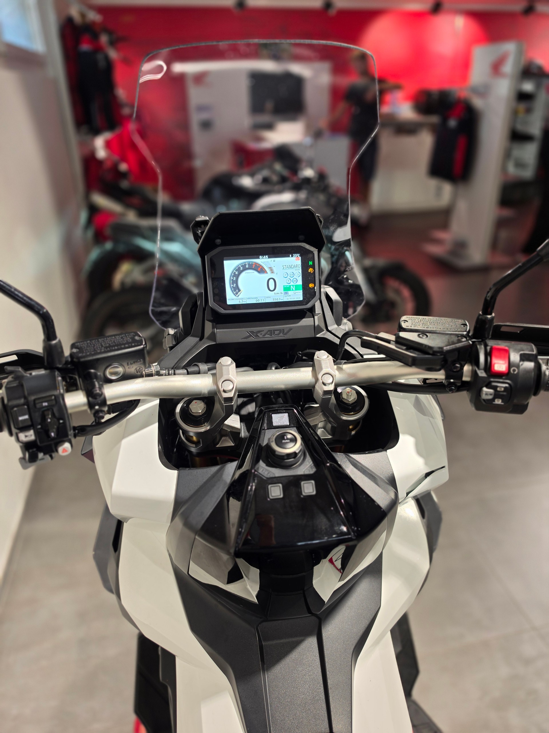 HONDA X-ADV 750-image-5