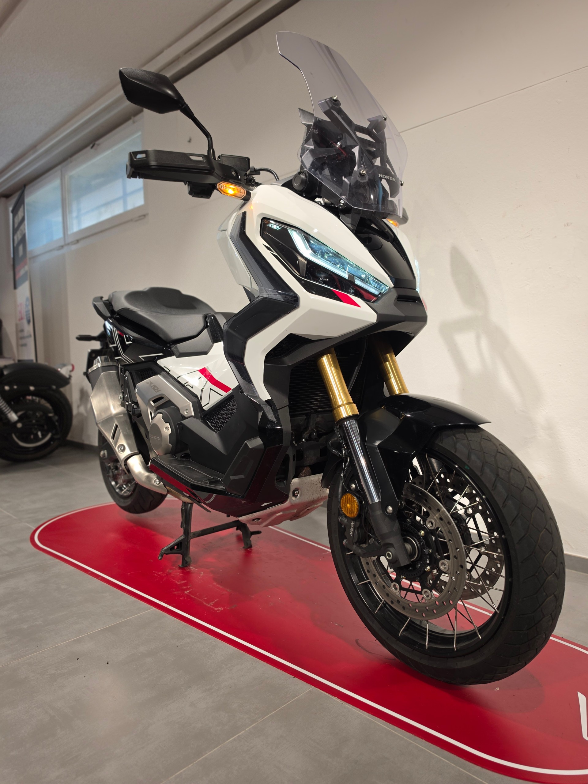 HONDA X-ADV 750-showroom-element-2