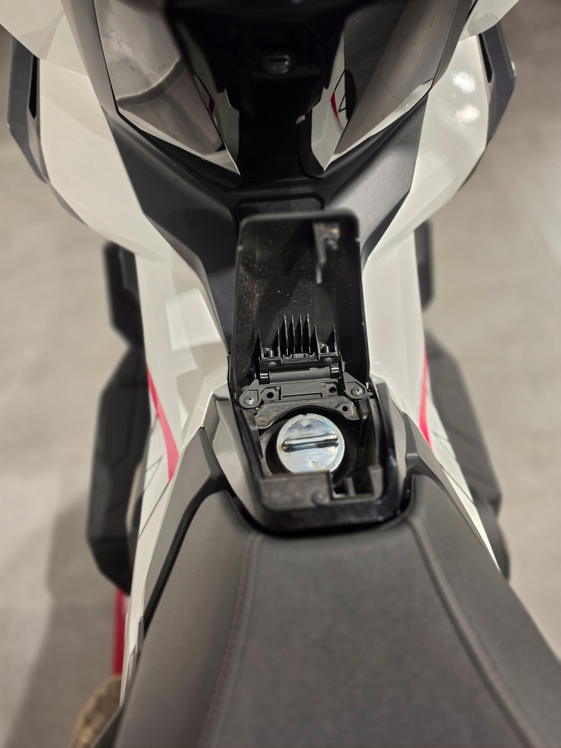 HONDA X-ADV 750-image-9