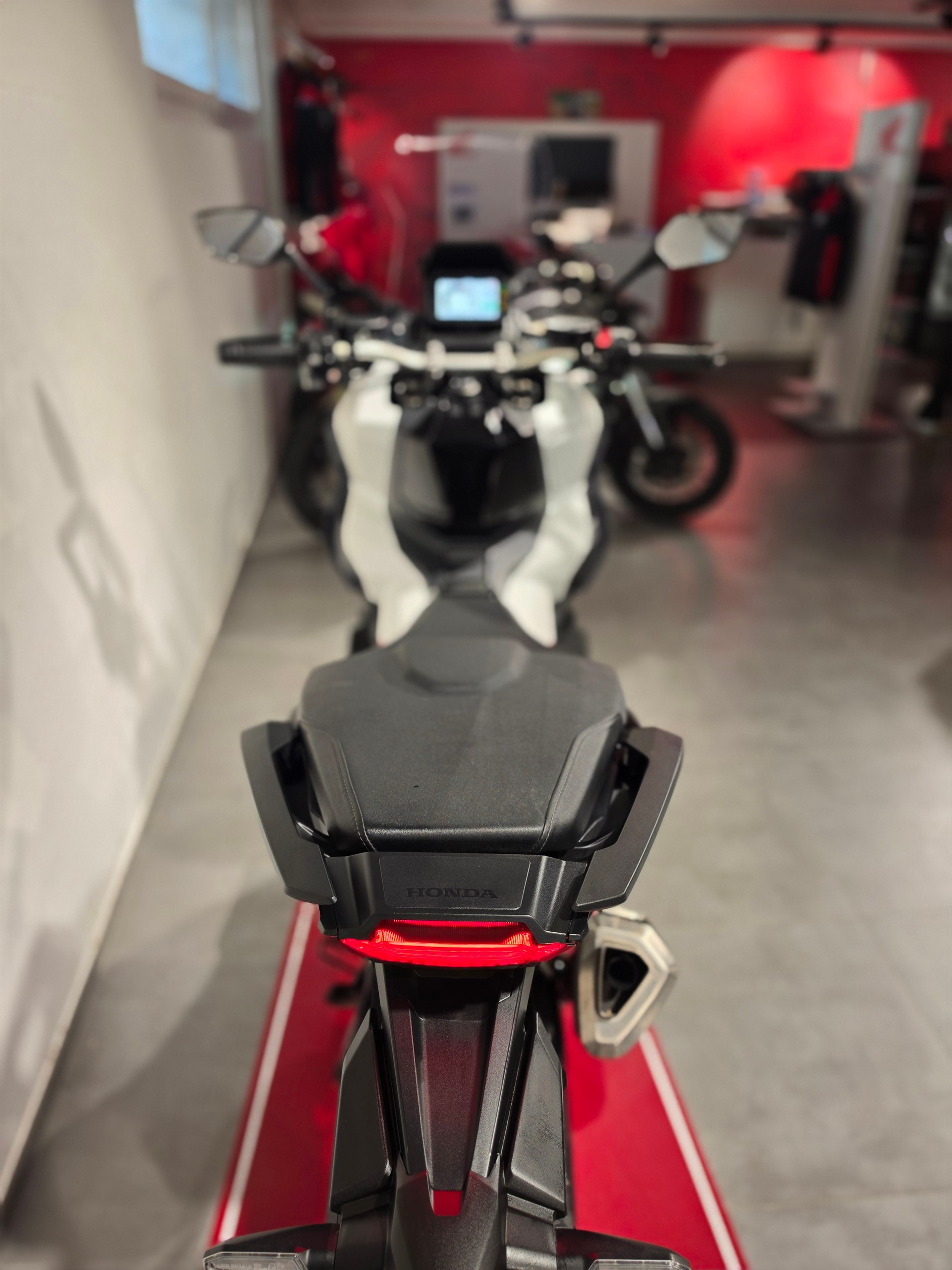 HONDA X-ADV 750-image-7