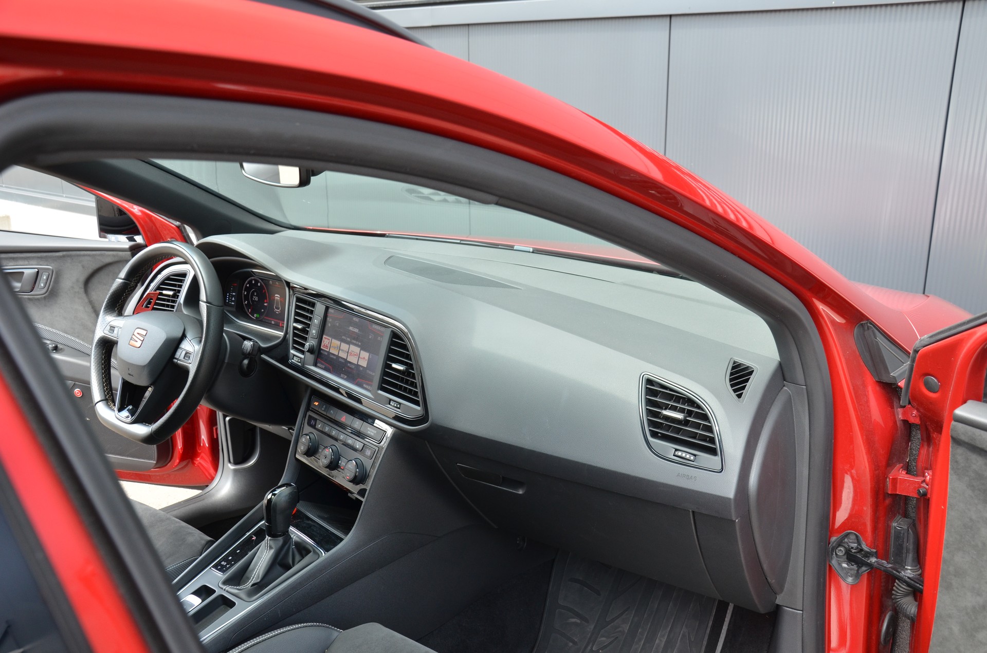 SEAT Leon ST 2.0 TSI Cupra 300 4 Drive DSG-image-13