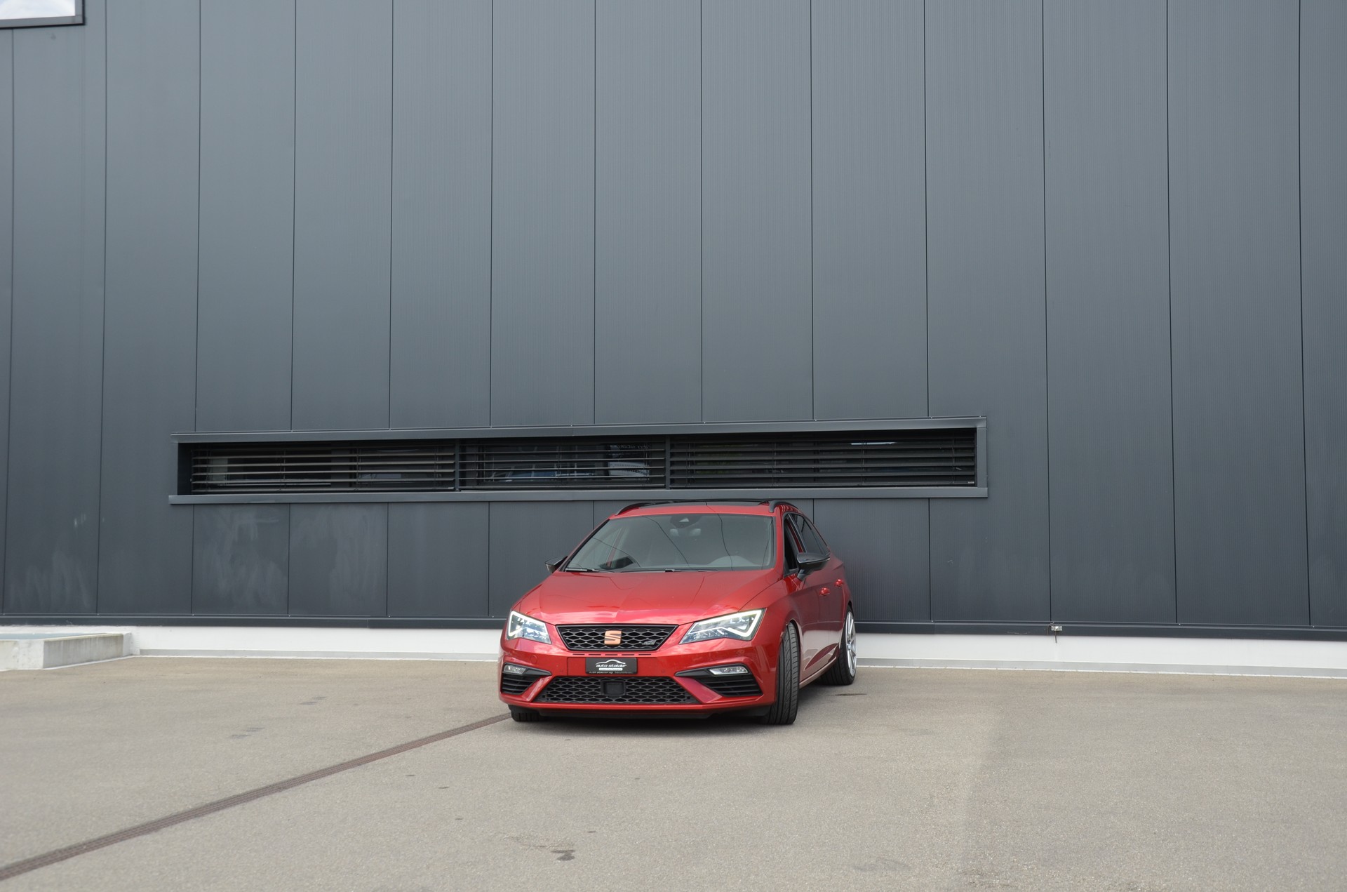 SEAT Leon ST 2.0 TSI Cupra 300 4 Drive DSG-image-4