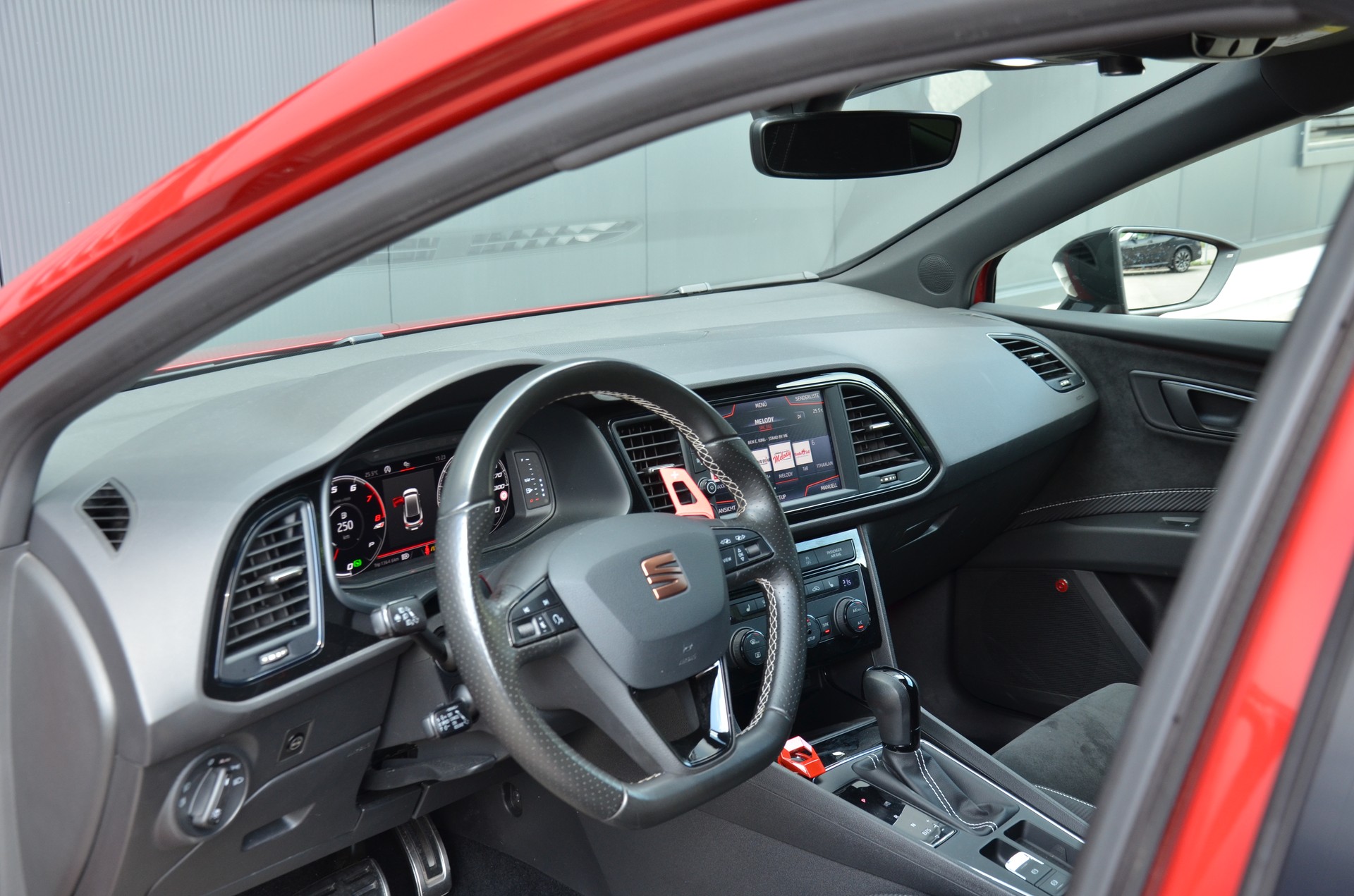SEAT Leon ST 2.0 TSI Cupra 300 4 Drive DSG-image-11