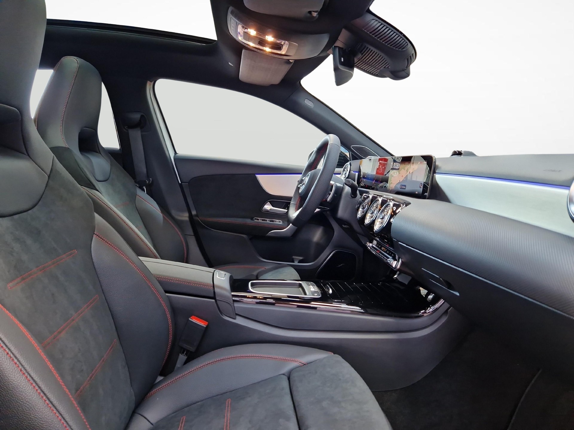 MERCEDES-BENZ A 200 Night Star AMG Line-image-5